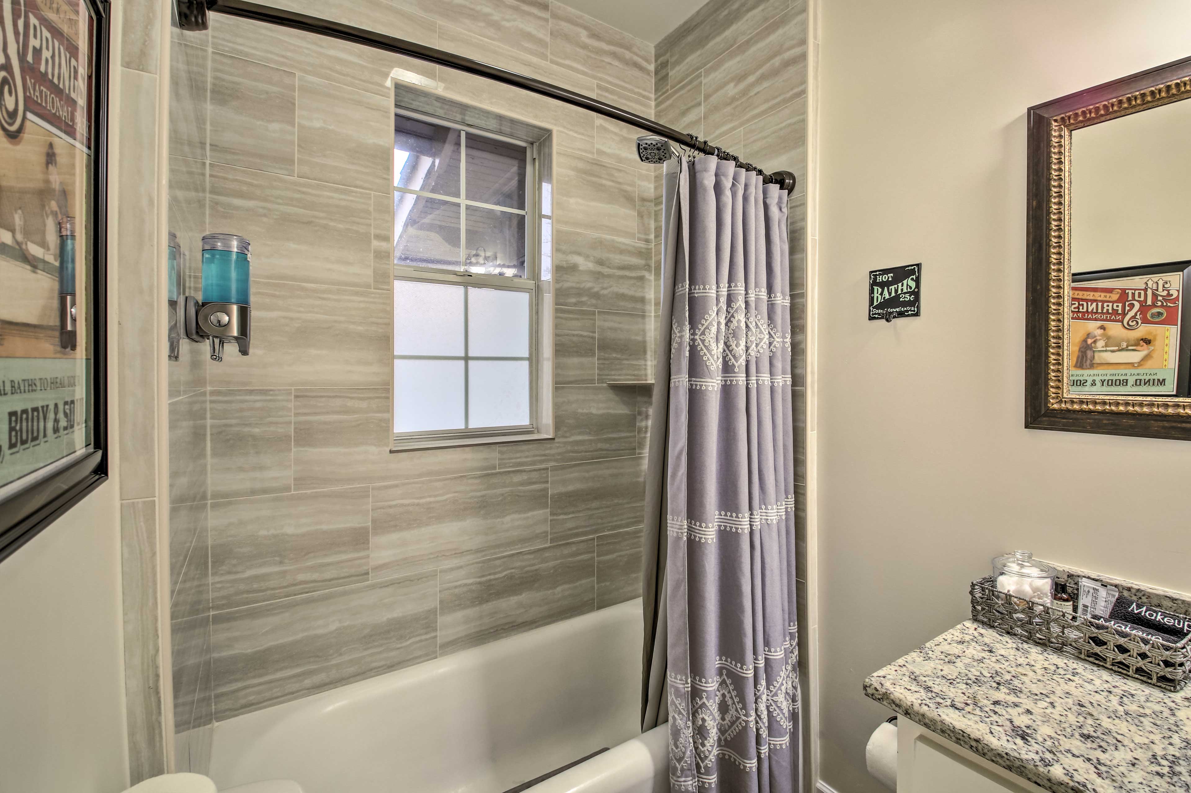 En-Suite Bathroom | Towels Provided | Complimentary Toiletries