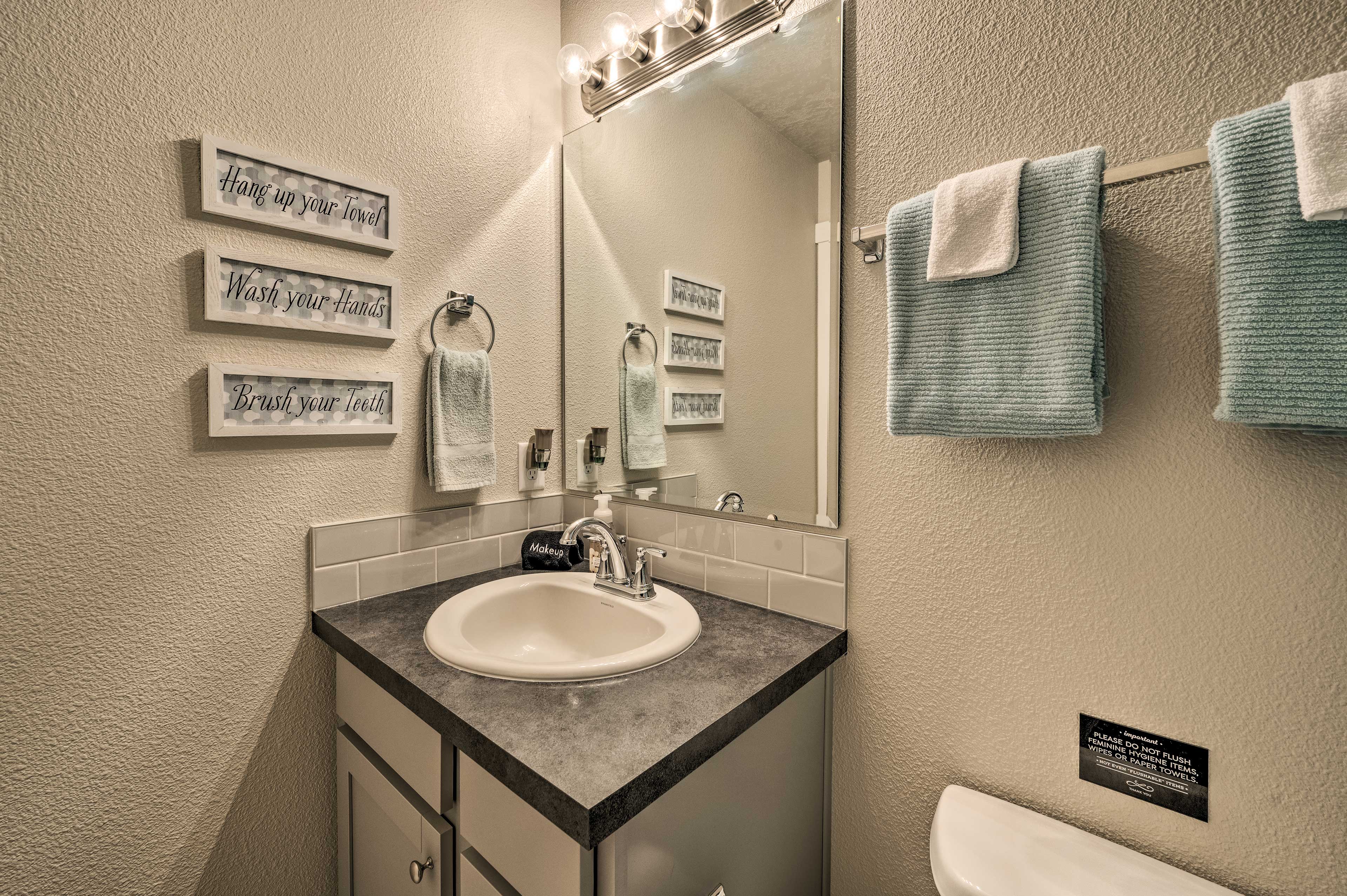 Full Bathroom | Complimentary Toiletries