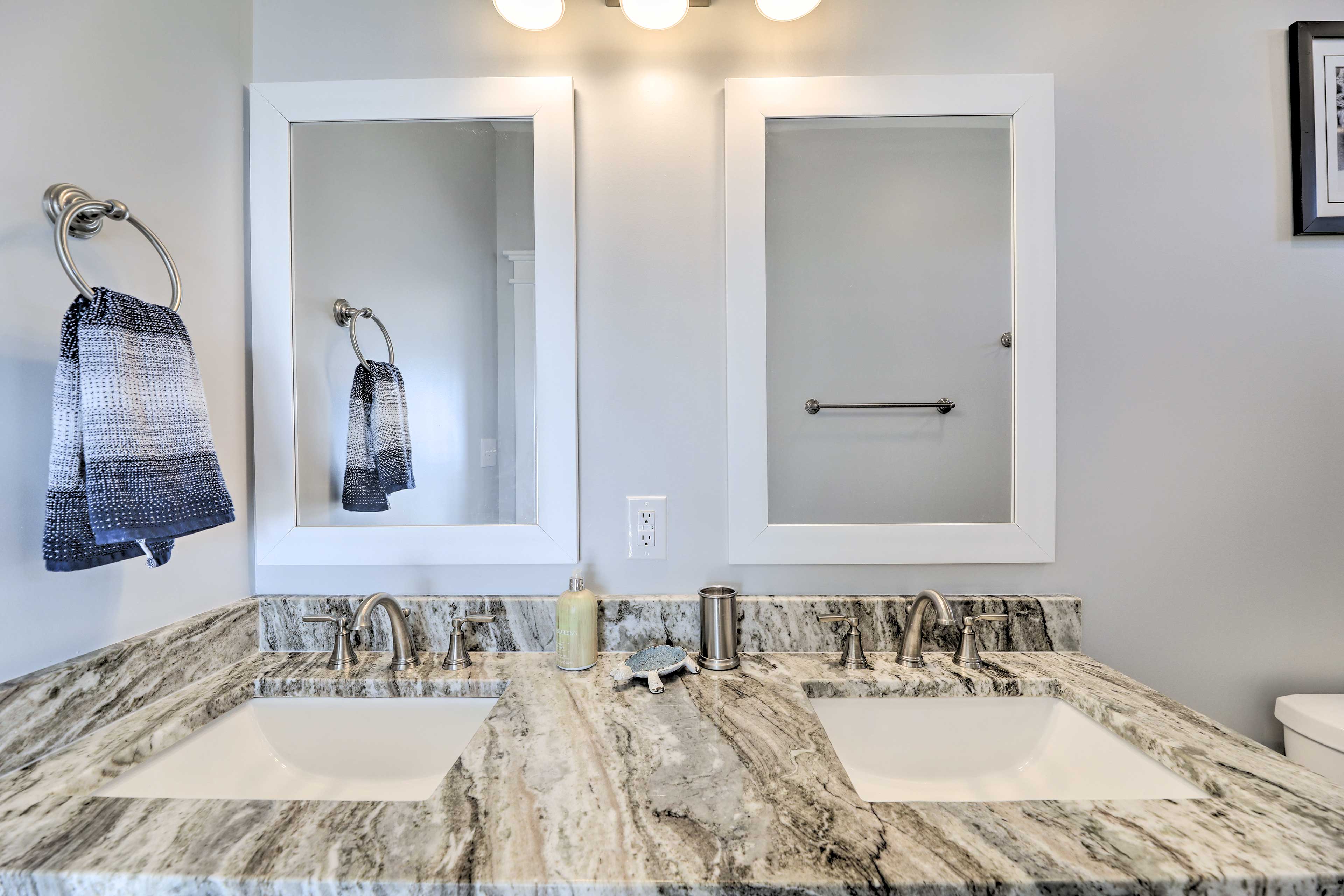 En-Suite Bathroom | Towels Provided | Lower Level