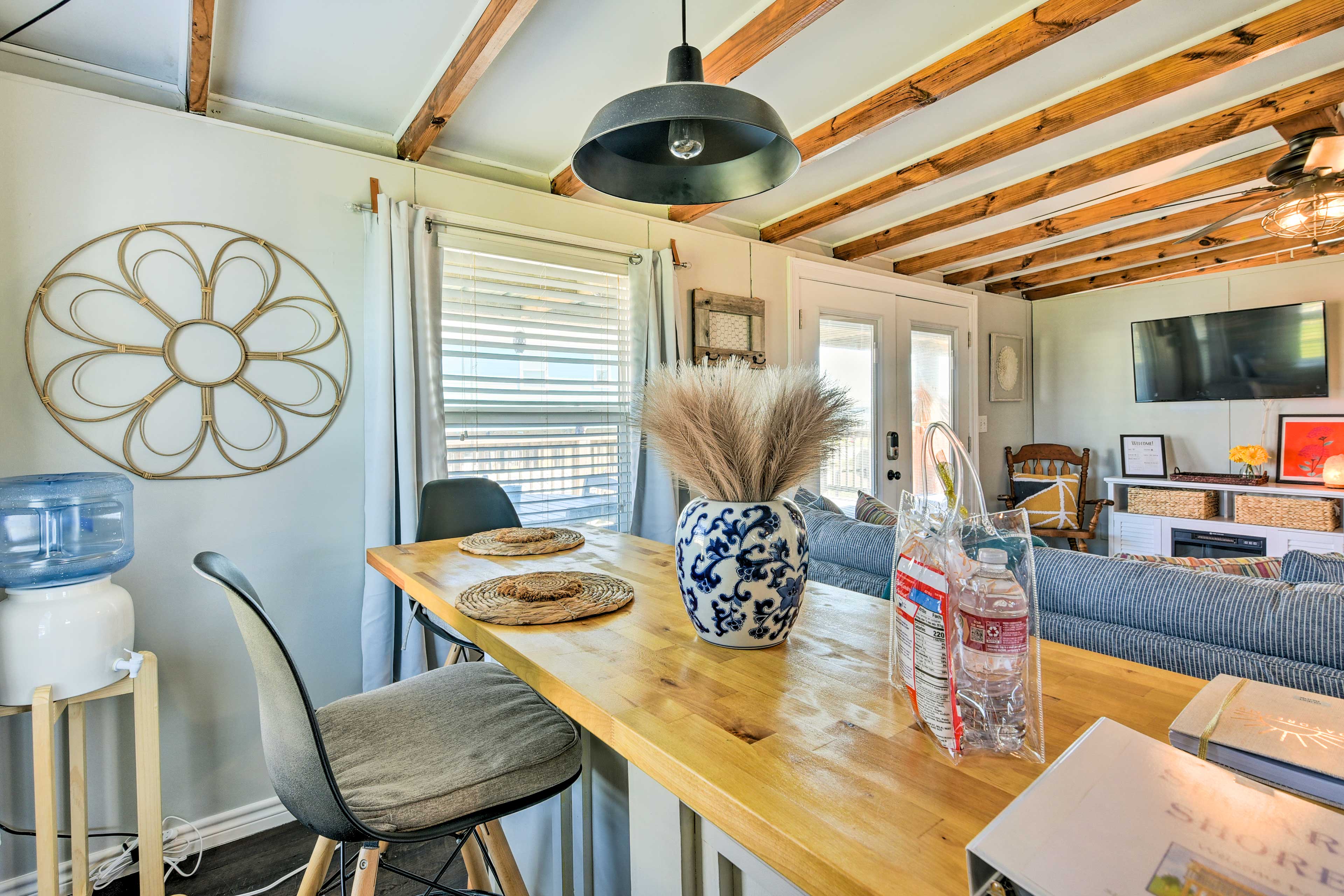 Dining Area | Dishware & Flatware Provided