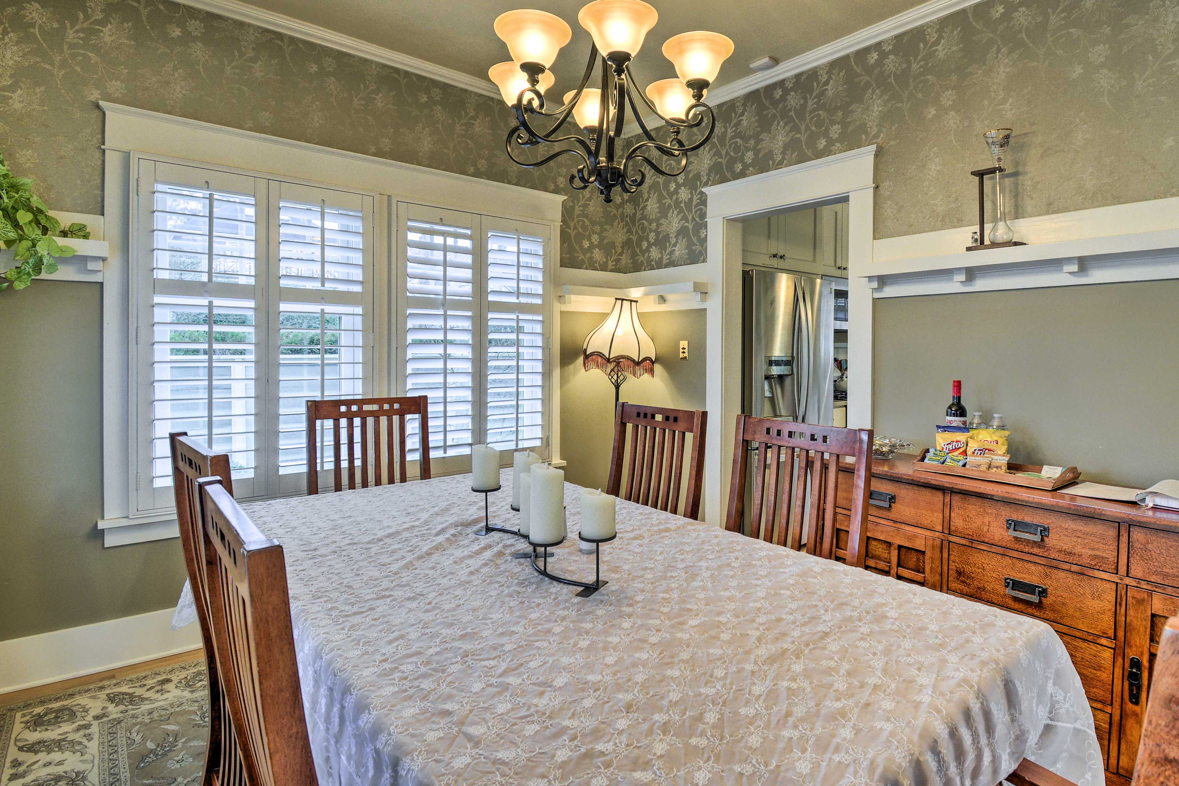 Dining Room | Dishware & Flatware Provided