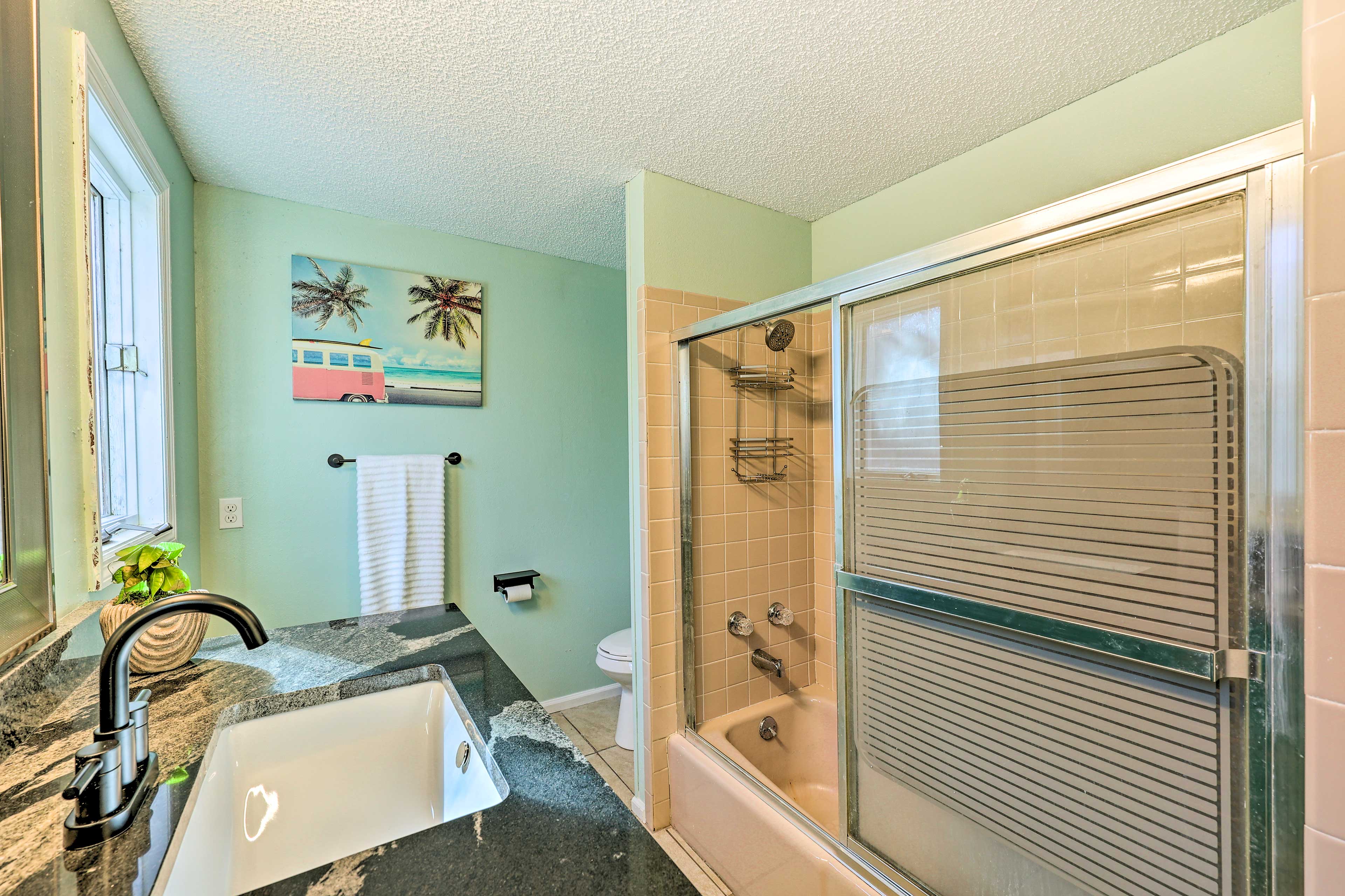 En-Suite Bathroom | Towels Provided | Complimentary Toiletries