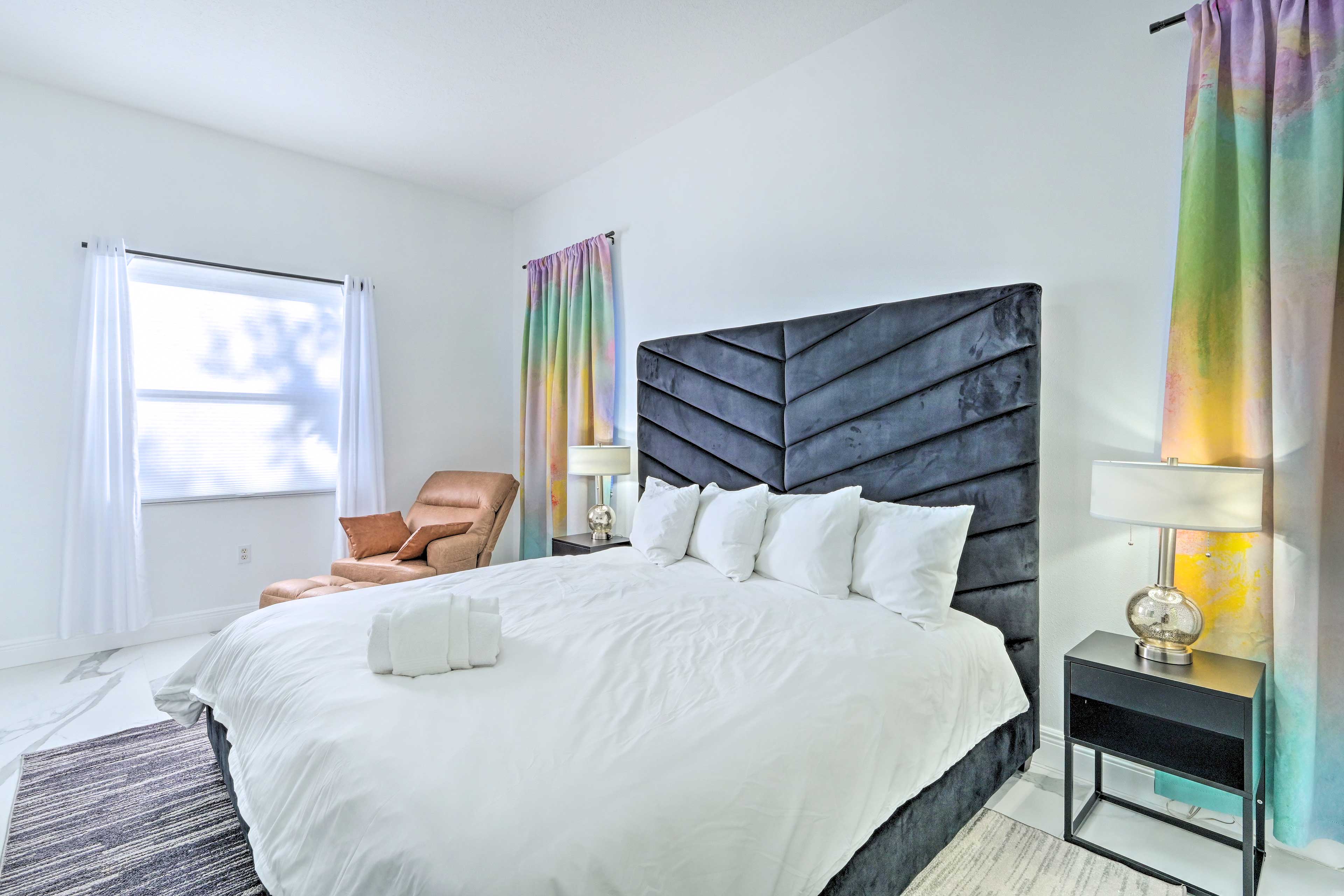 Bedroom 1 | King Bed | Linens Provided | En-Suite Bathroom