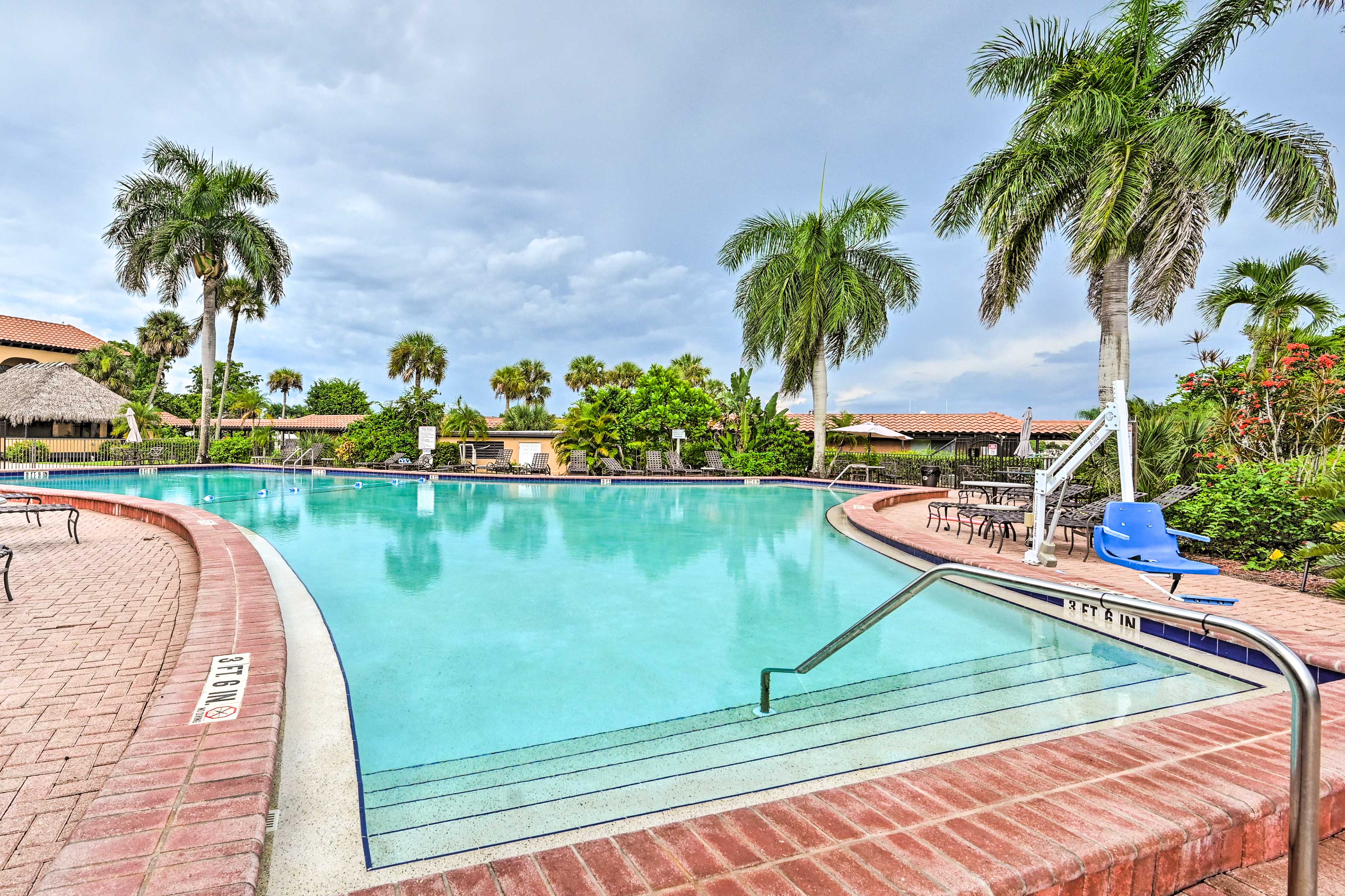 Community Amenities | Outdoor Pool | Tennis + Basketball Courts