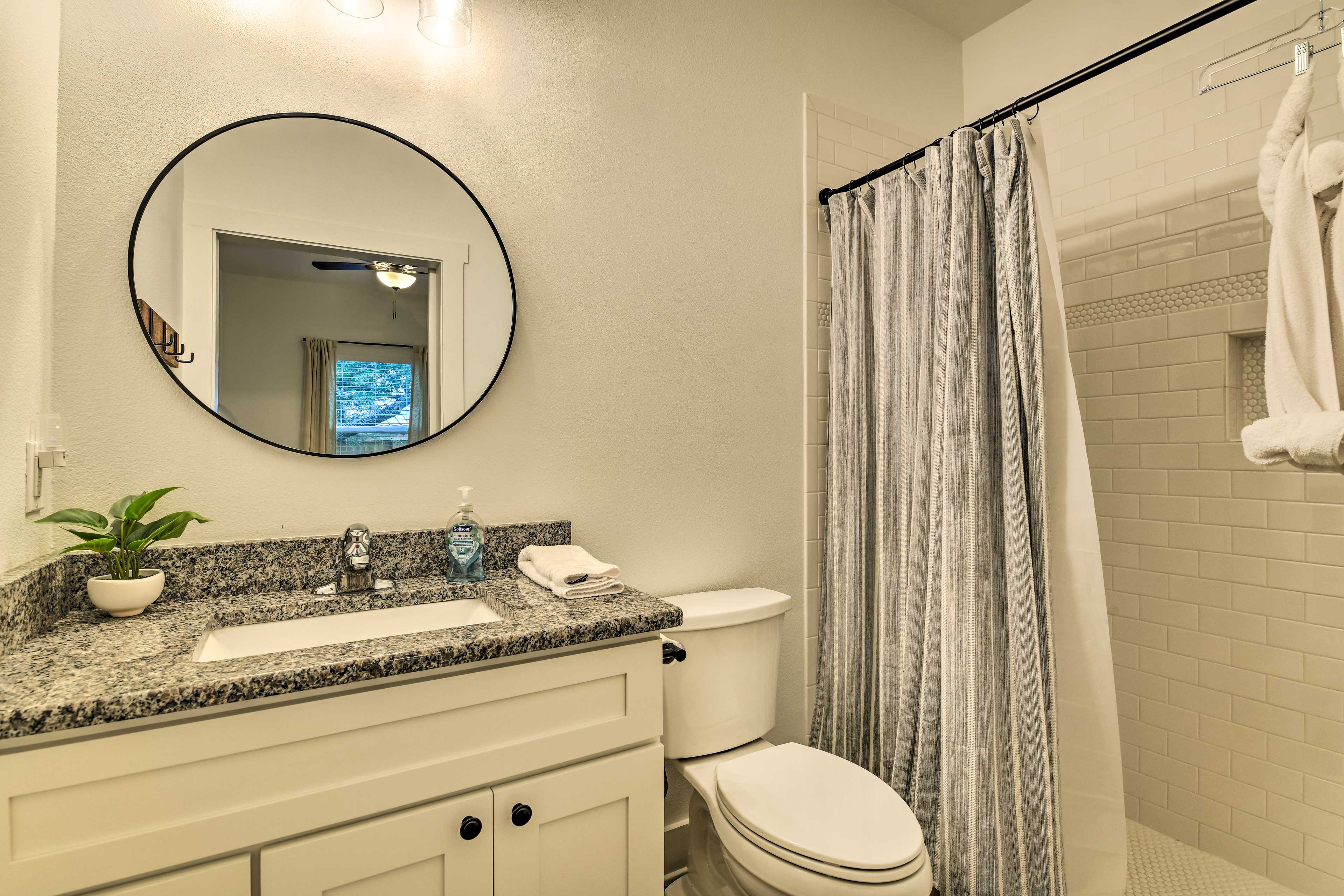 En-Suite Bathroom | Towels Provided