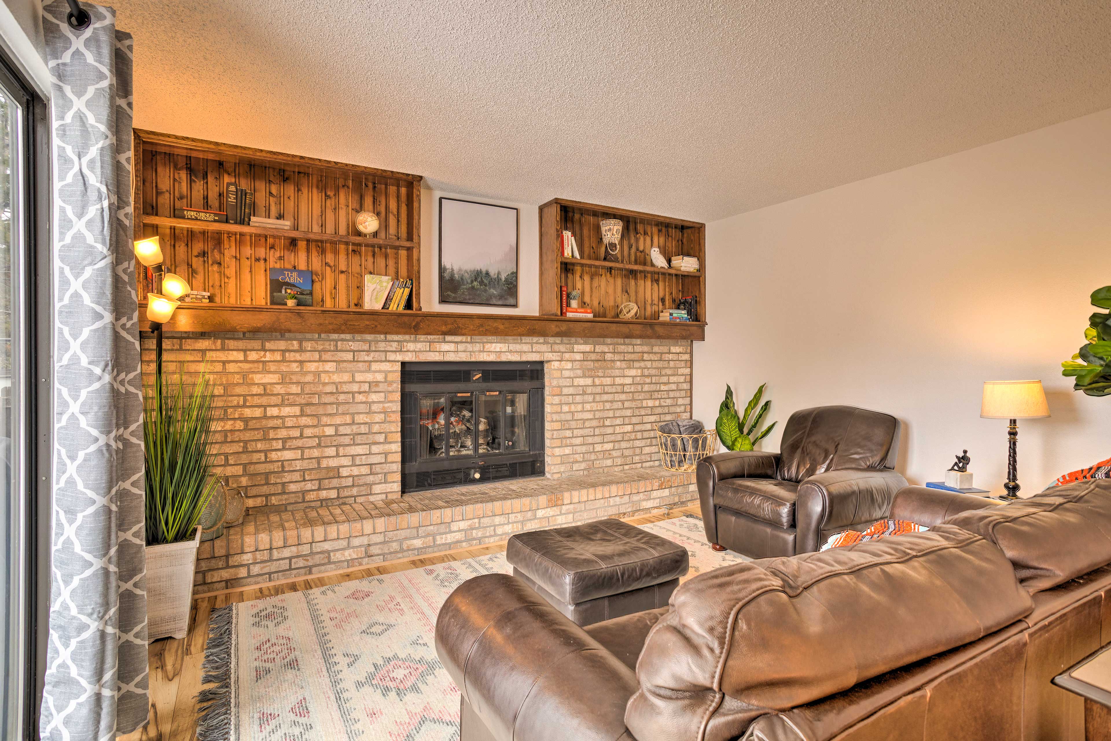 Family Room | Gas Fireplace