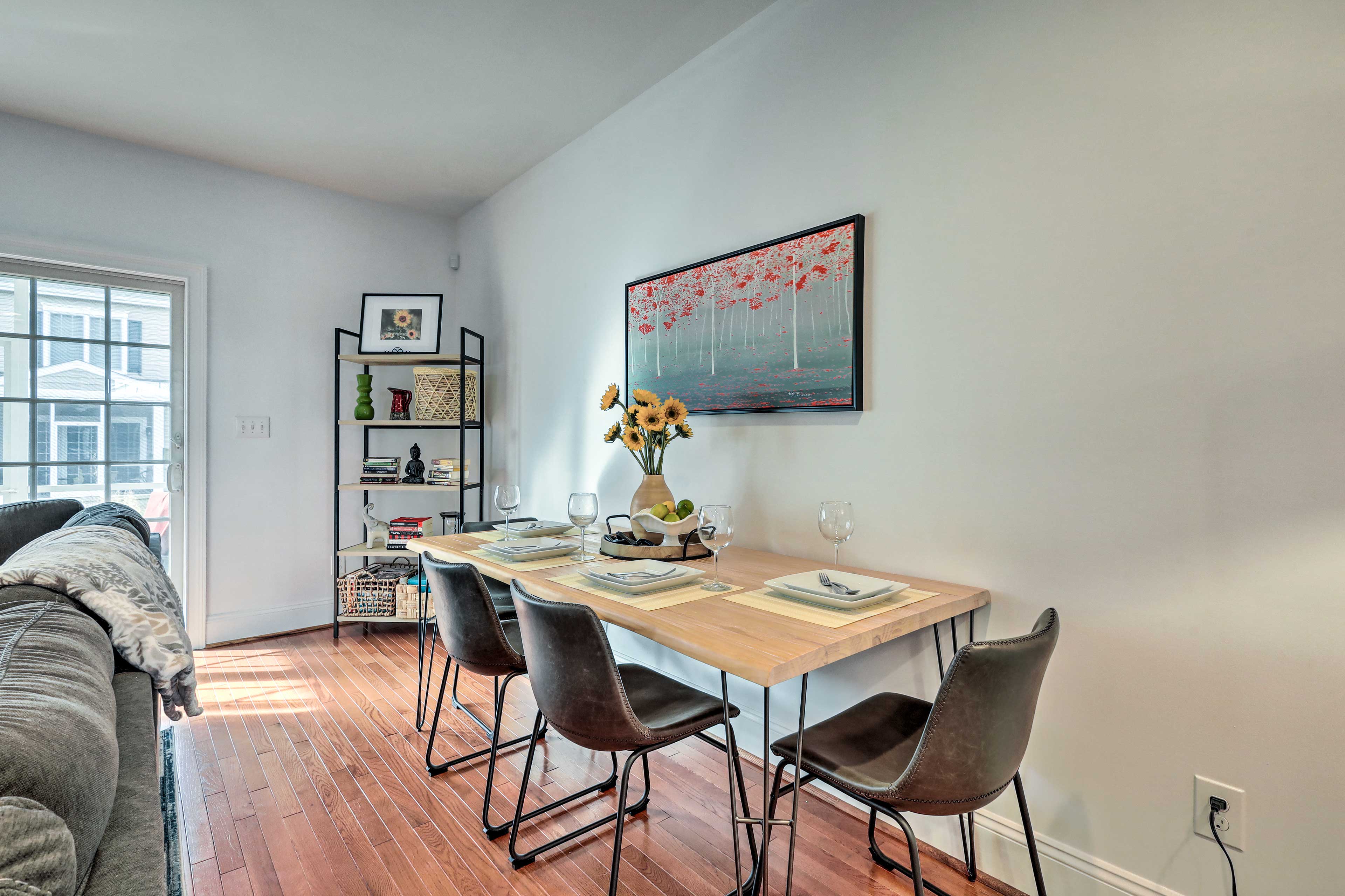 Dining Area | Dishware Provided