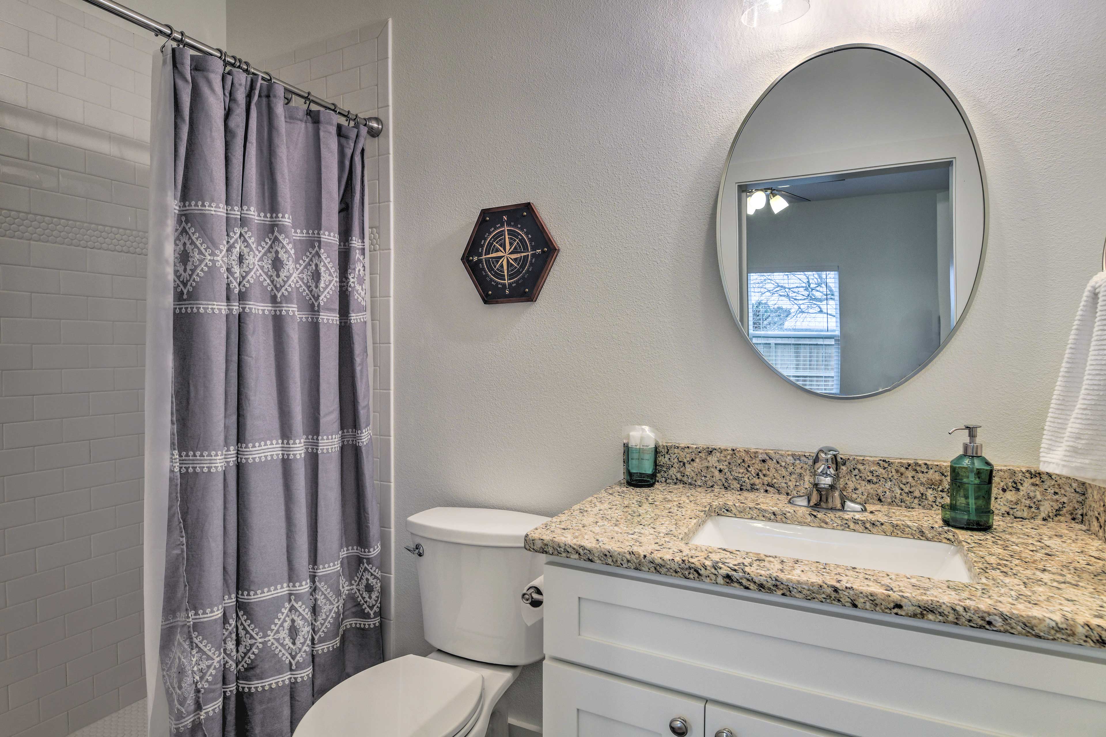 En-Suite Bathroom | Towels Provided | Complimentary Toiletries