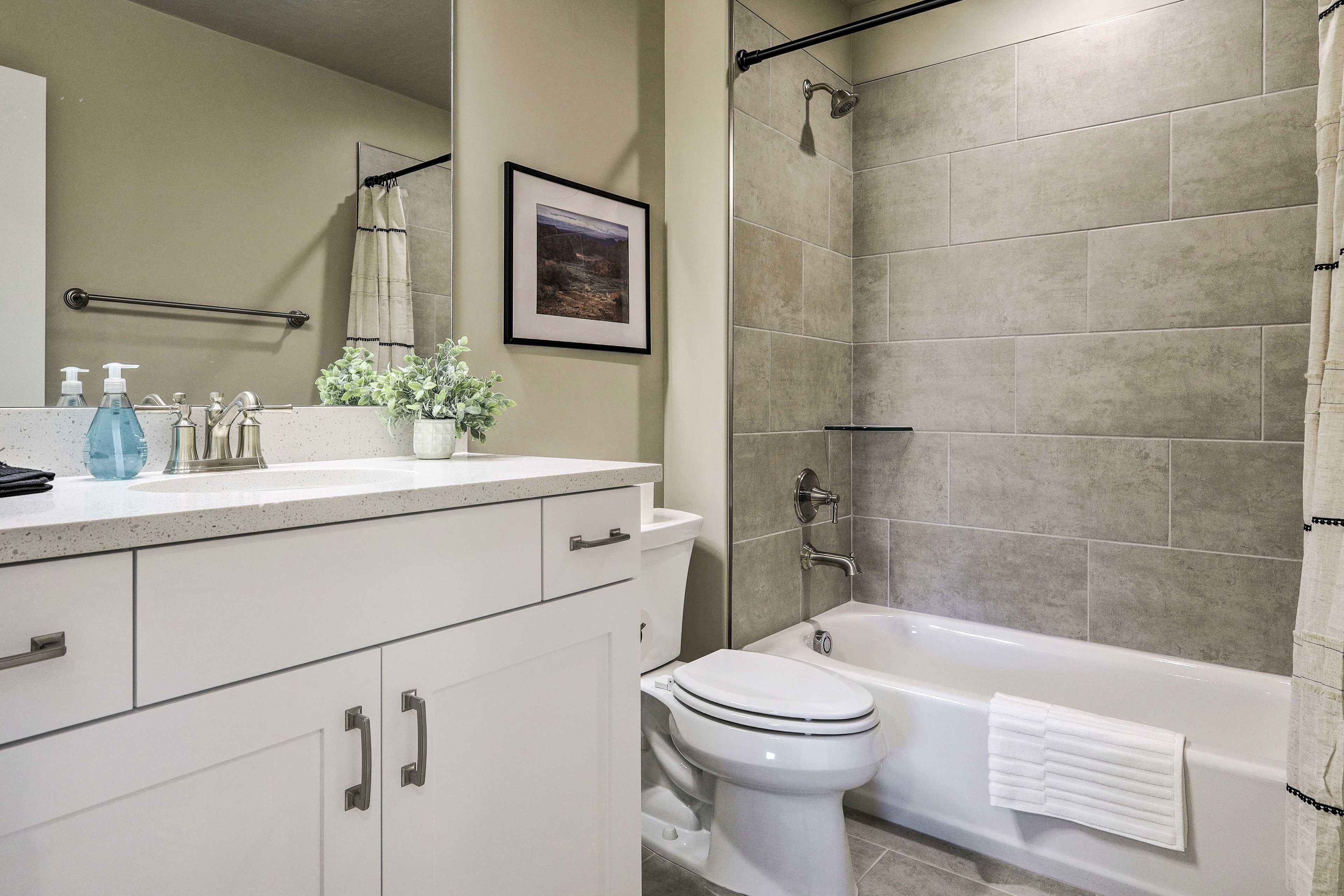 En-Suite Bathroom | Access via Bedroom 4 | Towels Provided