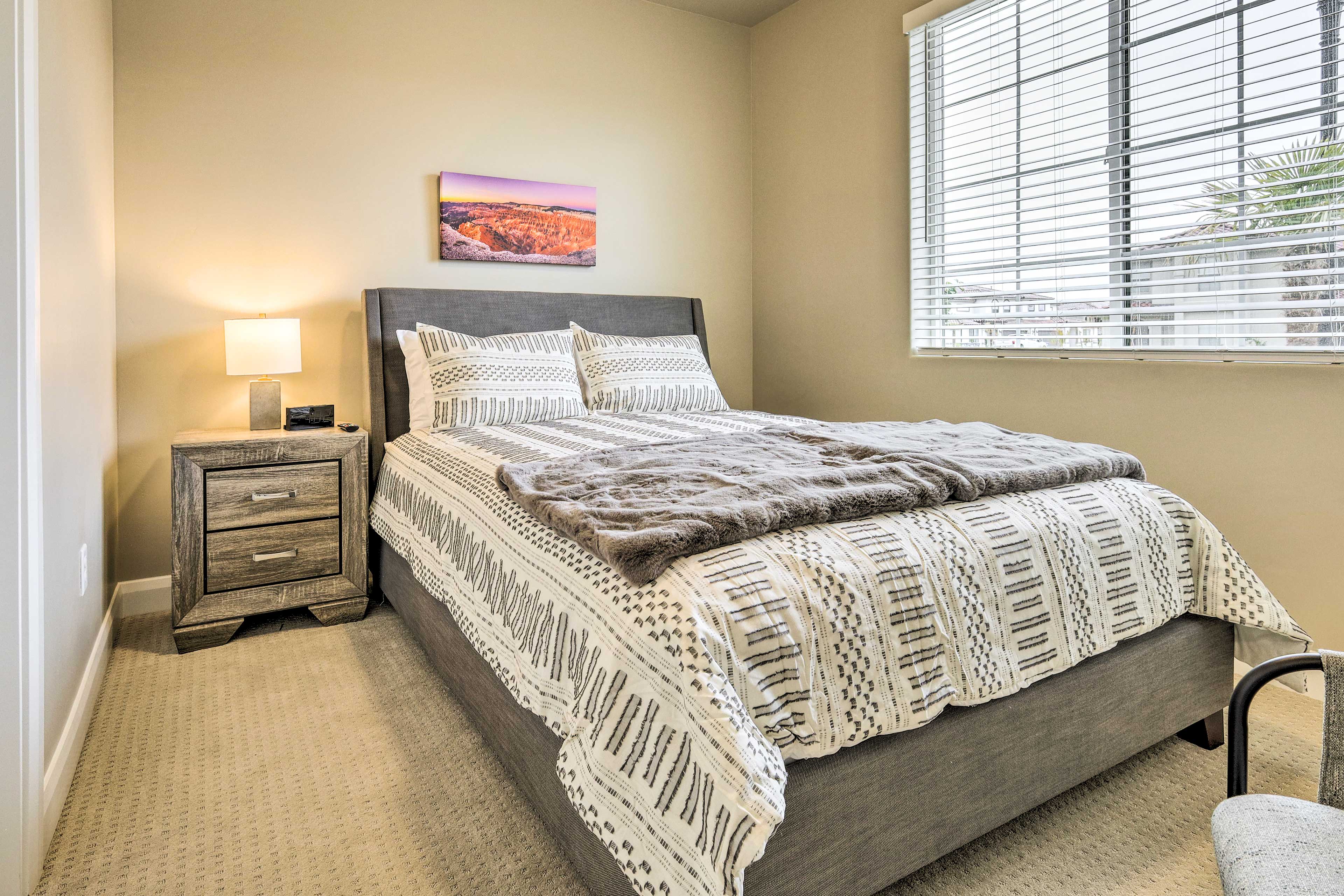 Bedroom 2 (Cedar Breaks Room) | 1st Floor | Queen Bed | Smart TV