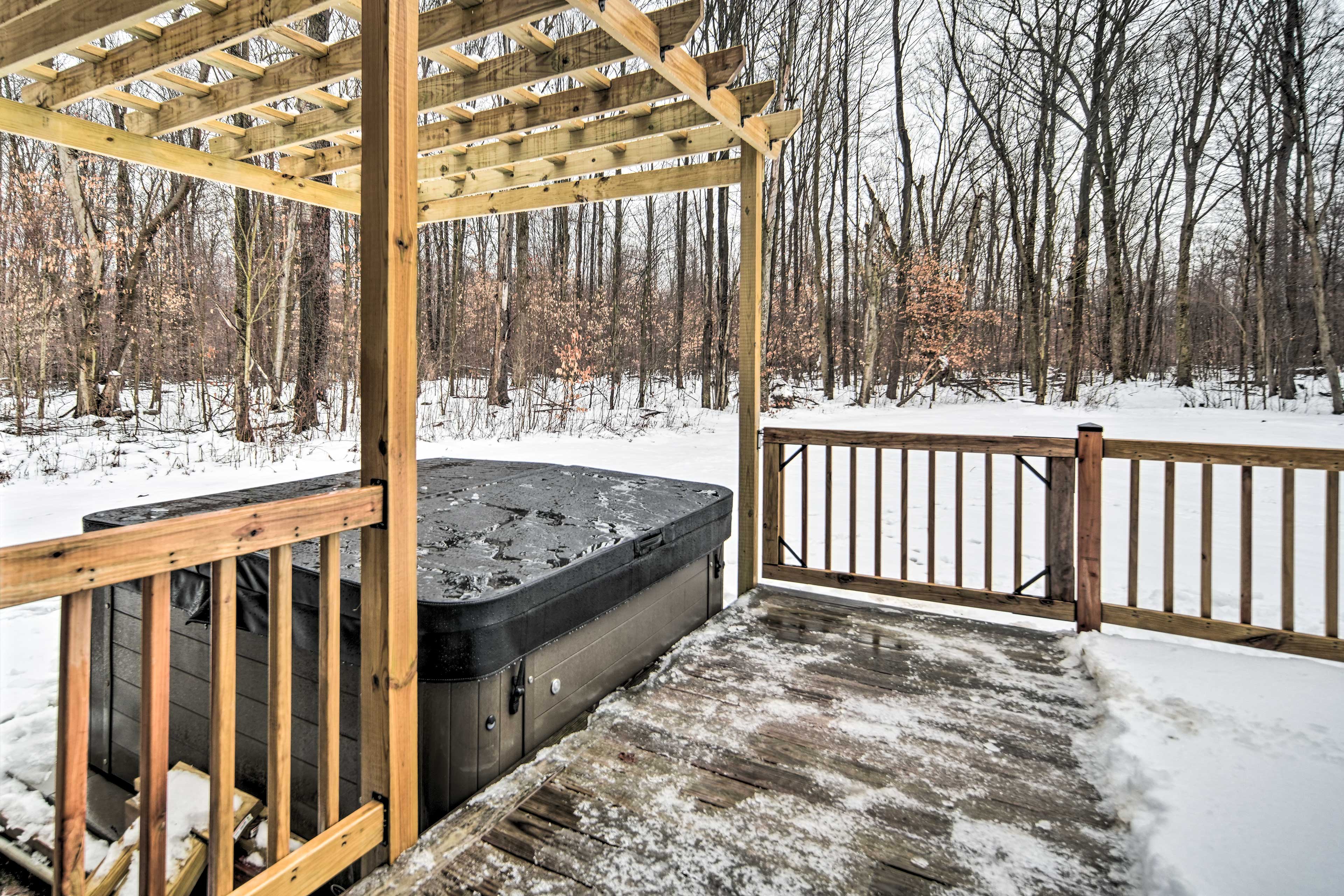 Deck | Private Hot Tub