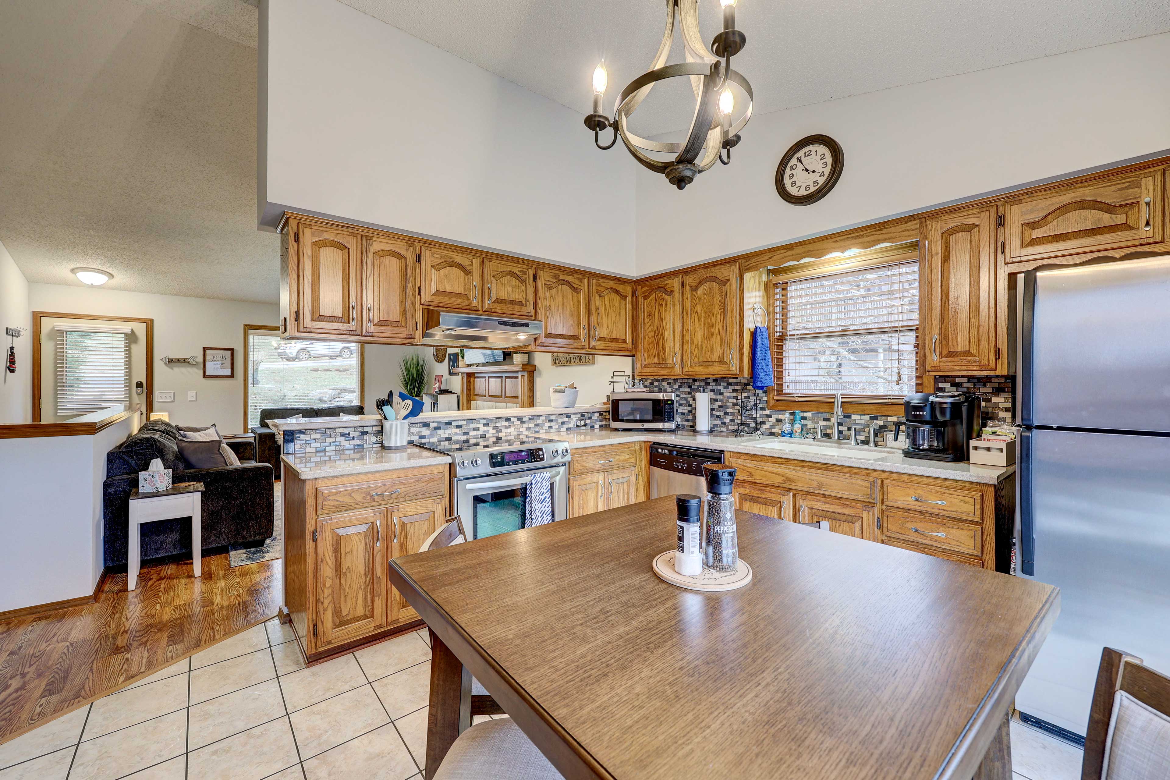 Kitchen | Main Level | Dishware & Flatware | Crockpot