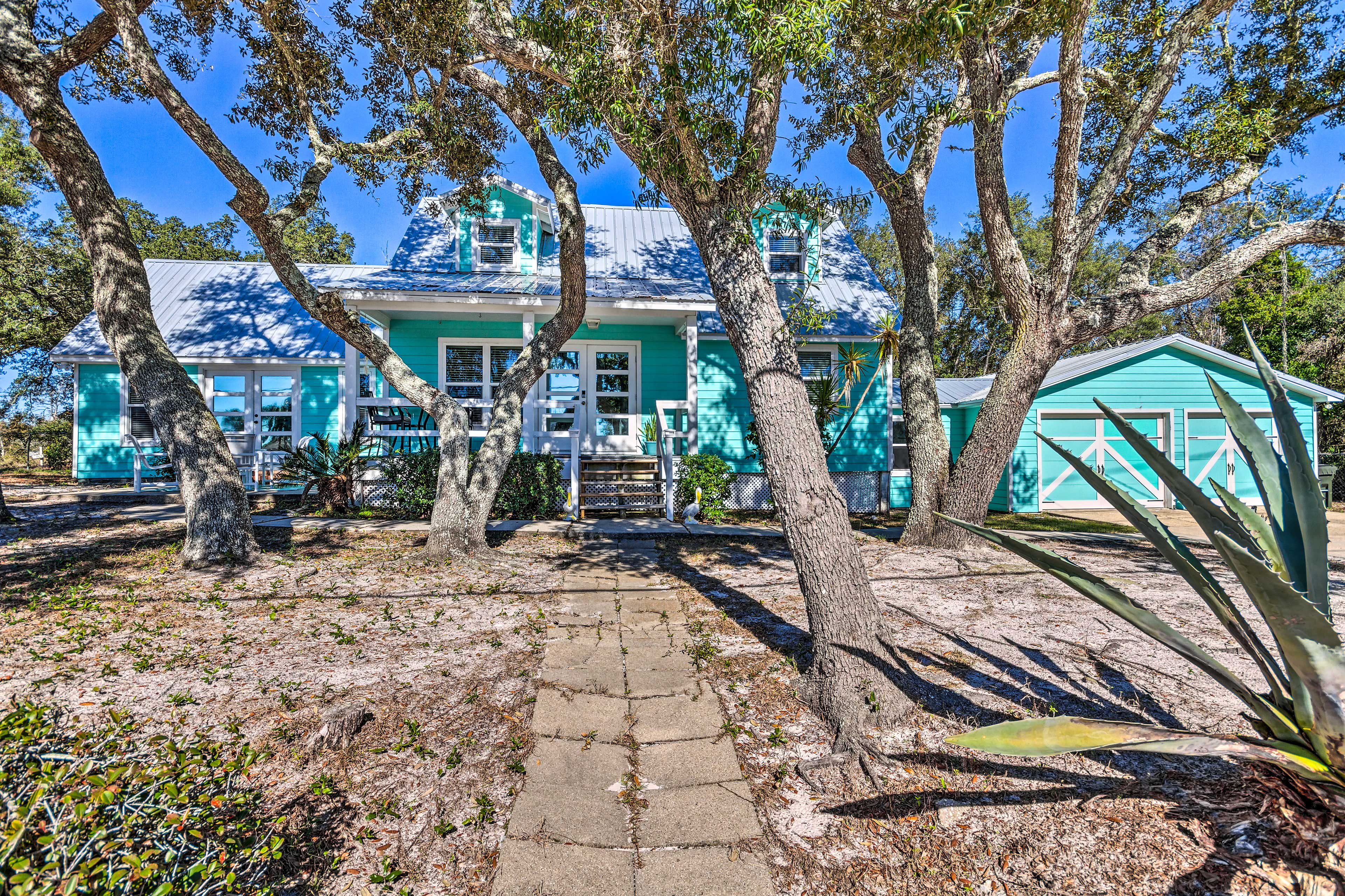 Pensacola Vacation Rental | 4BR | 2BA | 1,720 Sq Ft | Stairs Required