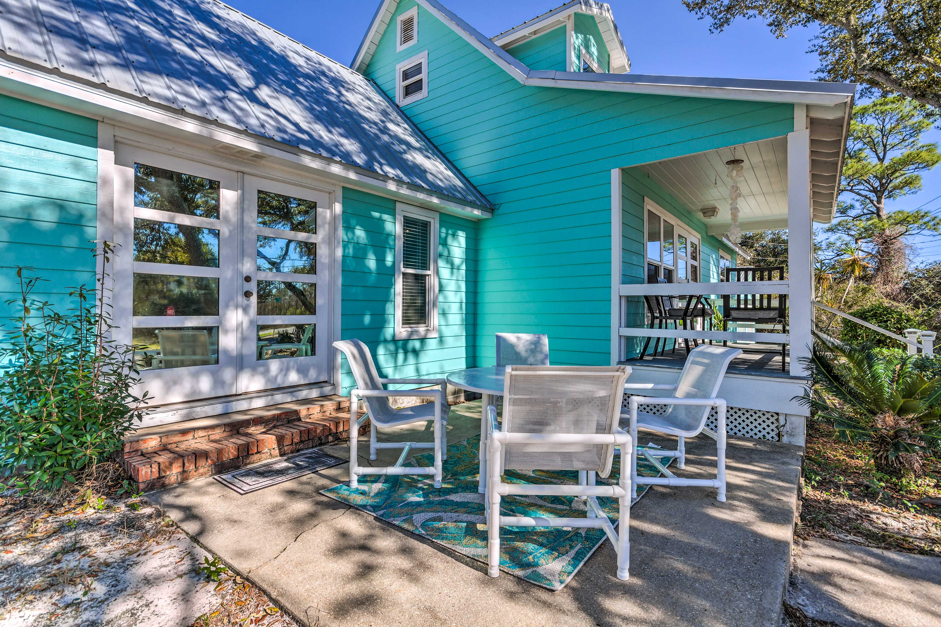 Patio | Outdoor Dining Area | Gas Grill