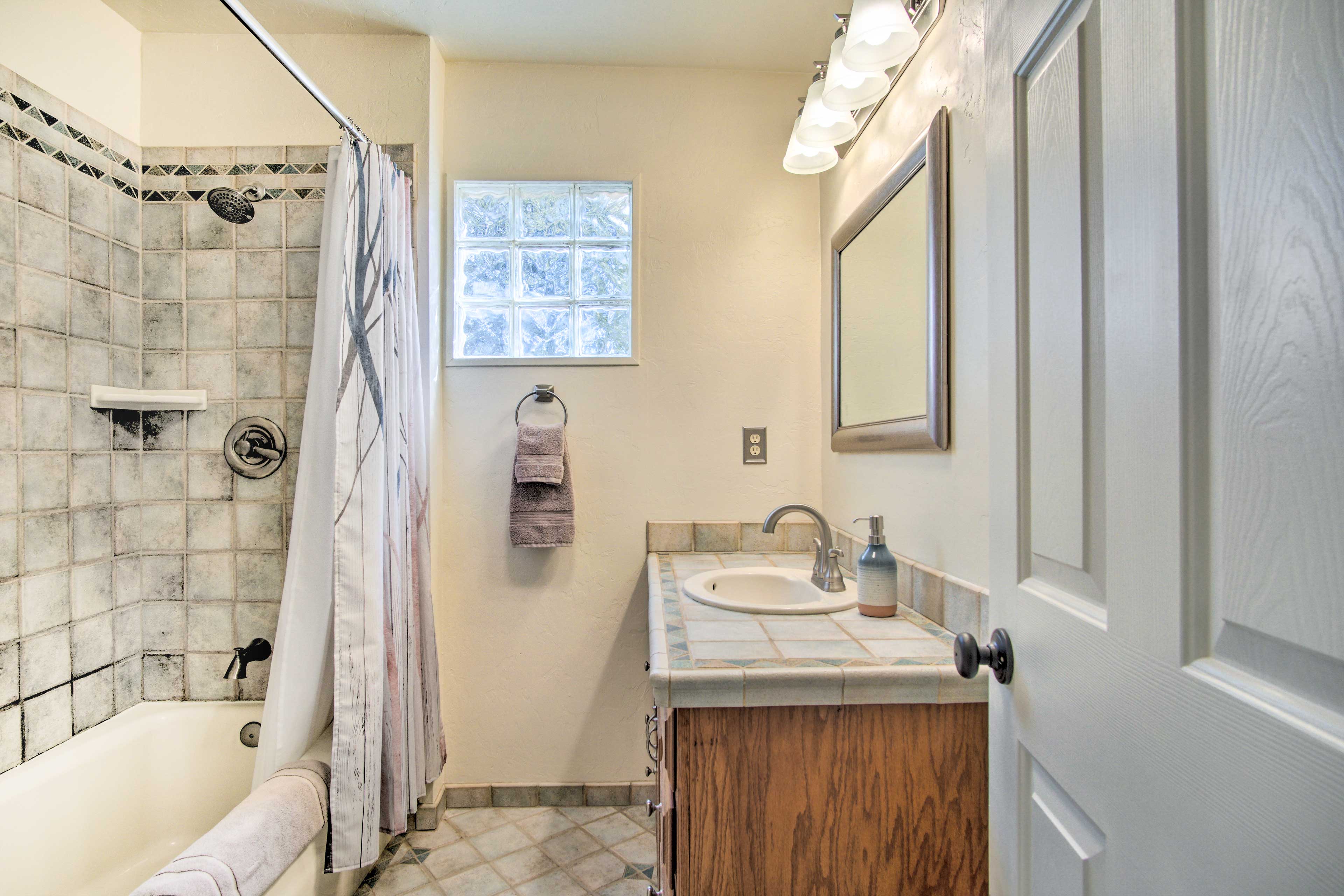 En-Suite Bathroom | Towels Provided | Hair Dryer