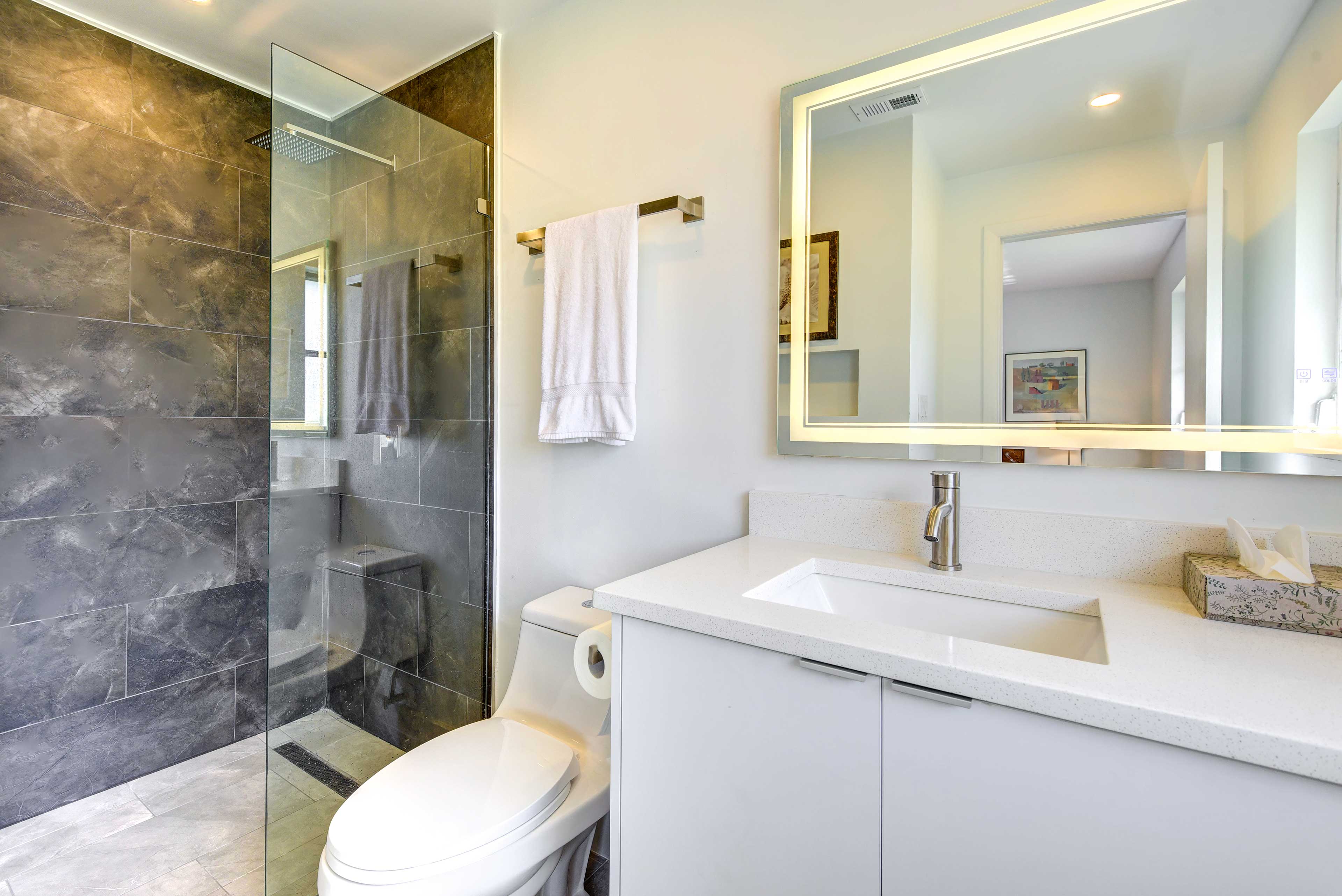 Full Bathroom | Towels Provided | Complimentary Toiletries