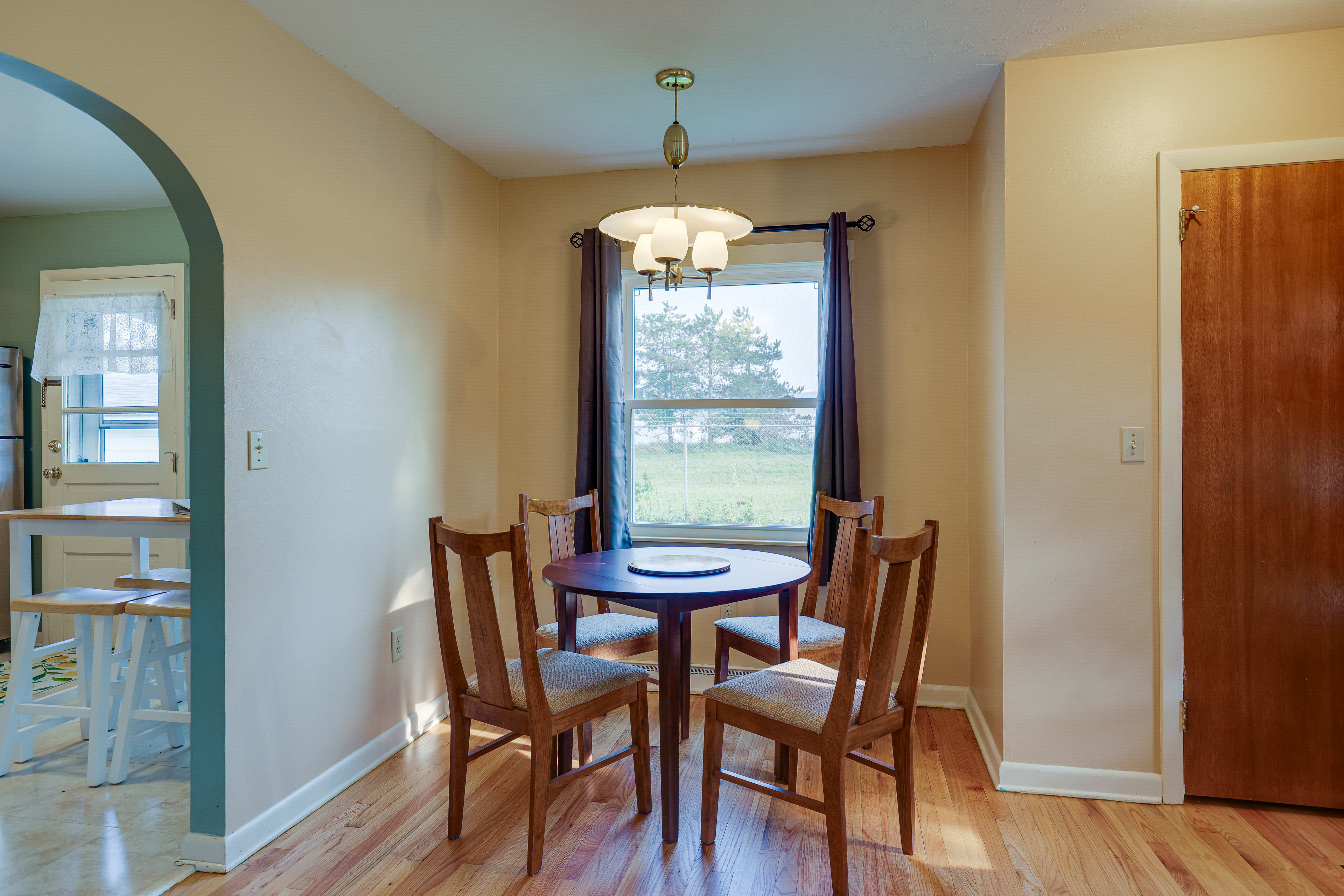 Dining Room | Dishware & Flatware Provided