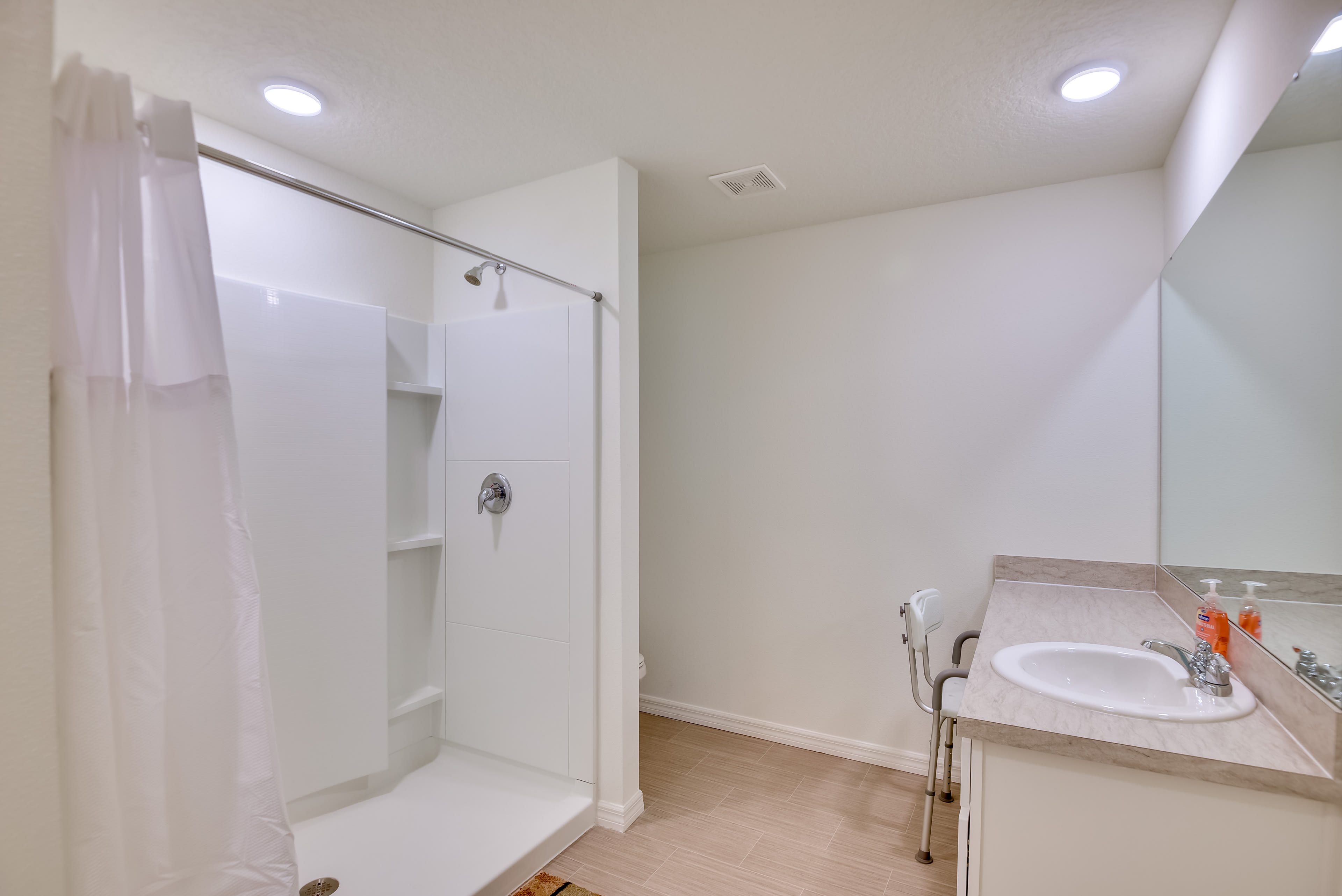 Full En-Suite Bathroom | Walk-In Shower | Towels Provided