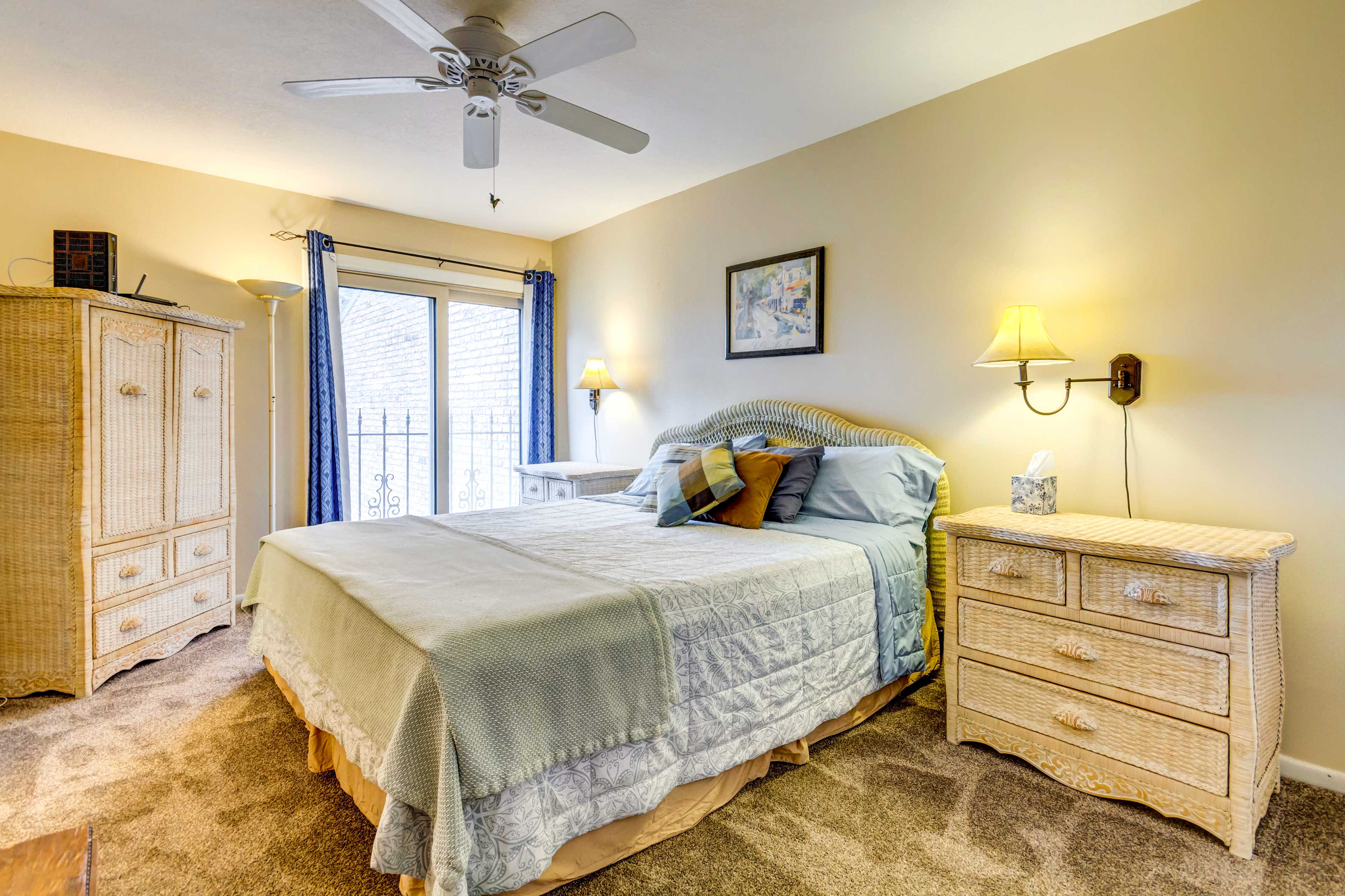 Bedroom 1 | California King Bed | Linens & Towels | Jack-and-Jill Bathroom