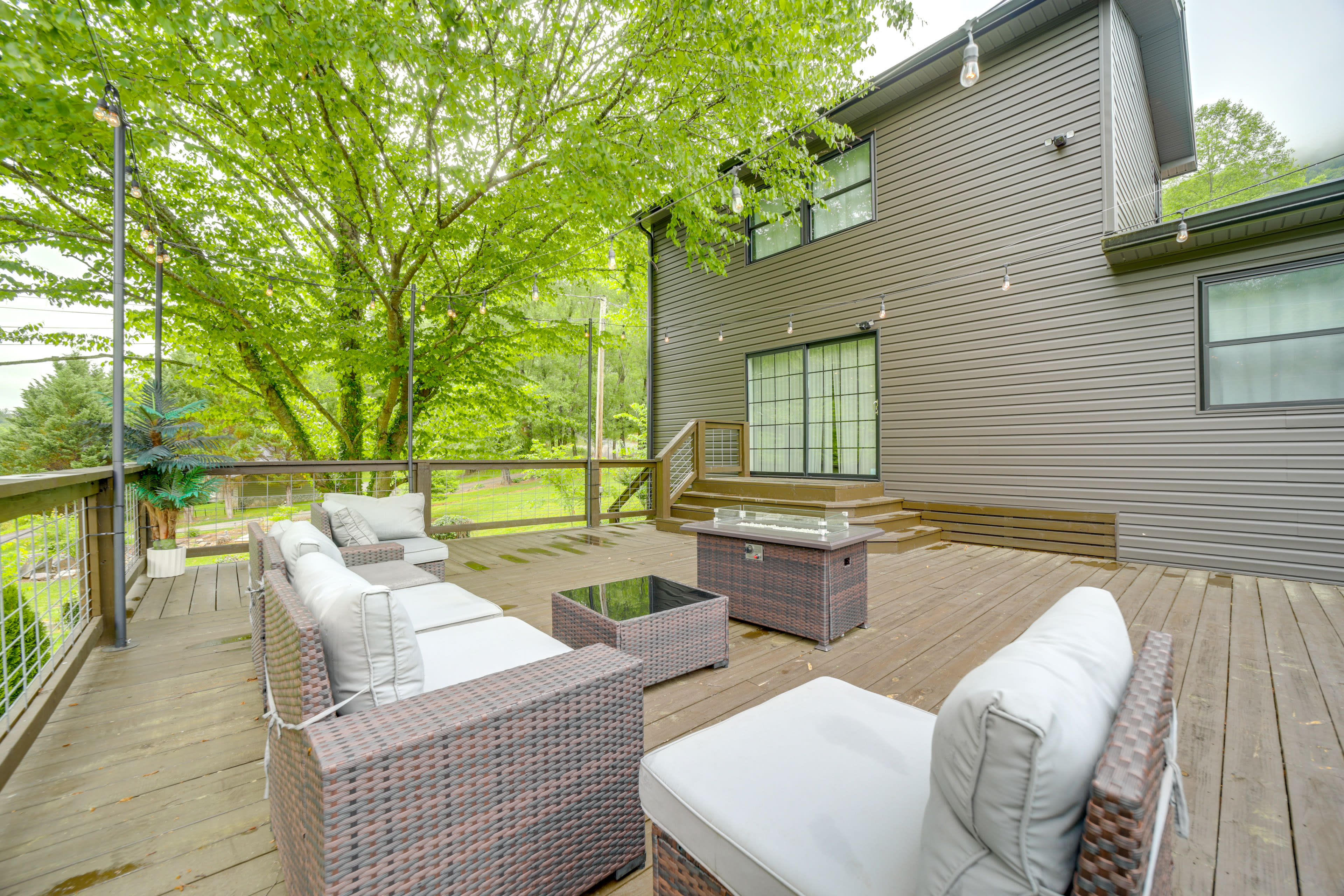 Spacious Deck | Fire Pit | Charcoal Grill | Keyless Entry