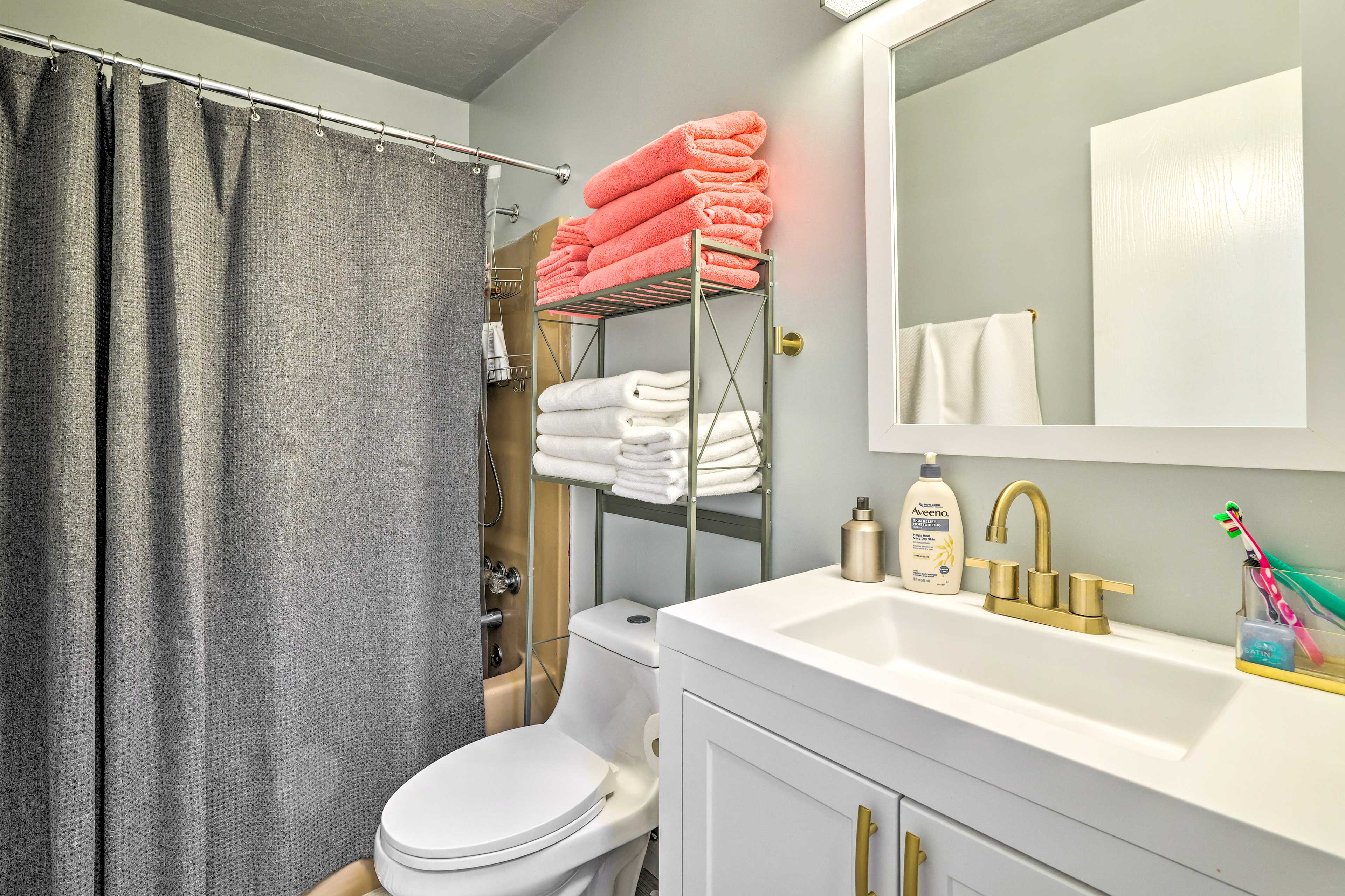 Bathroom | Towels Provided | Complimentary Toiletries