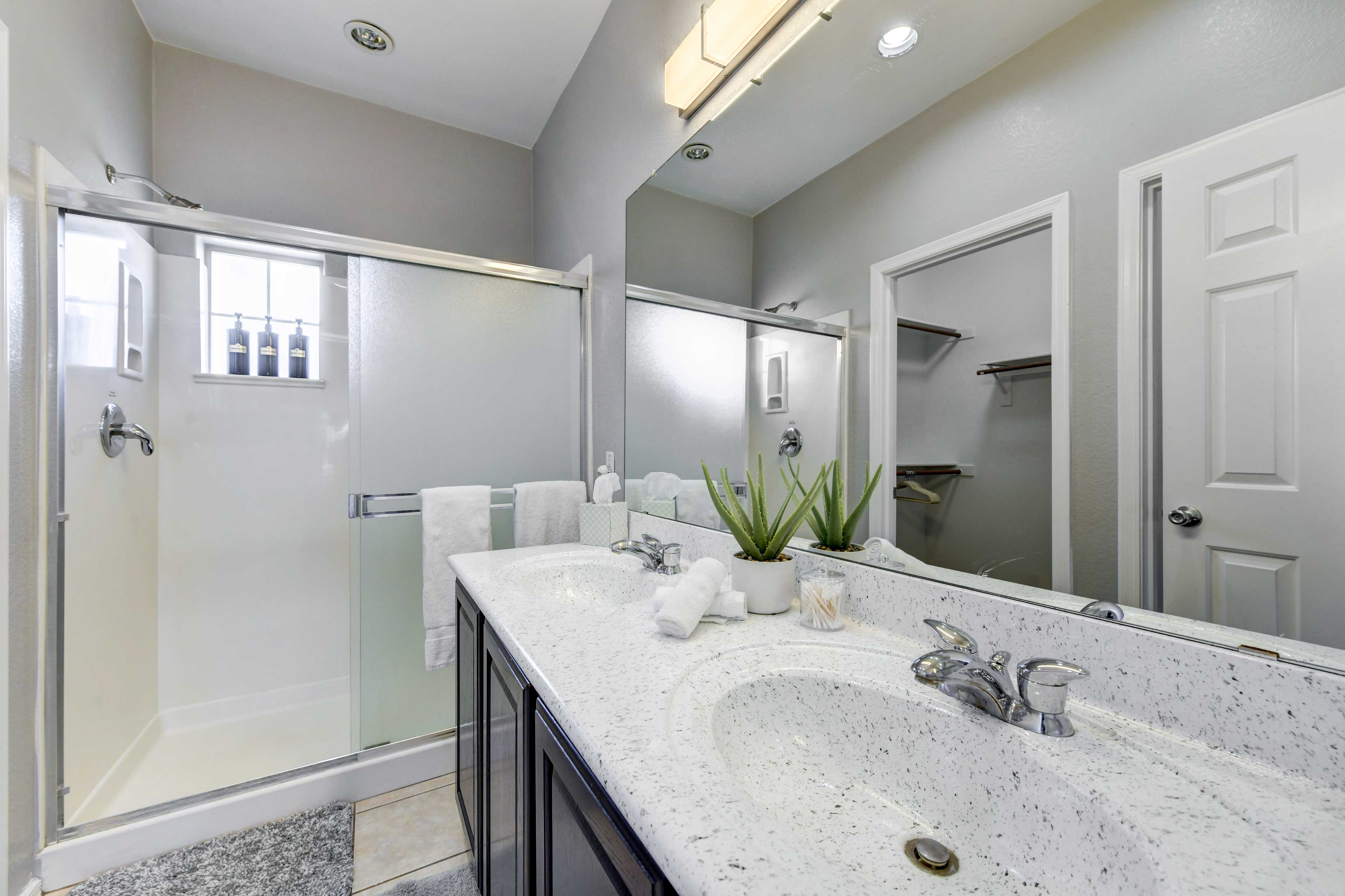 En-Suite Bathroom | Towels Provided