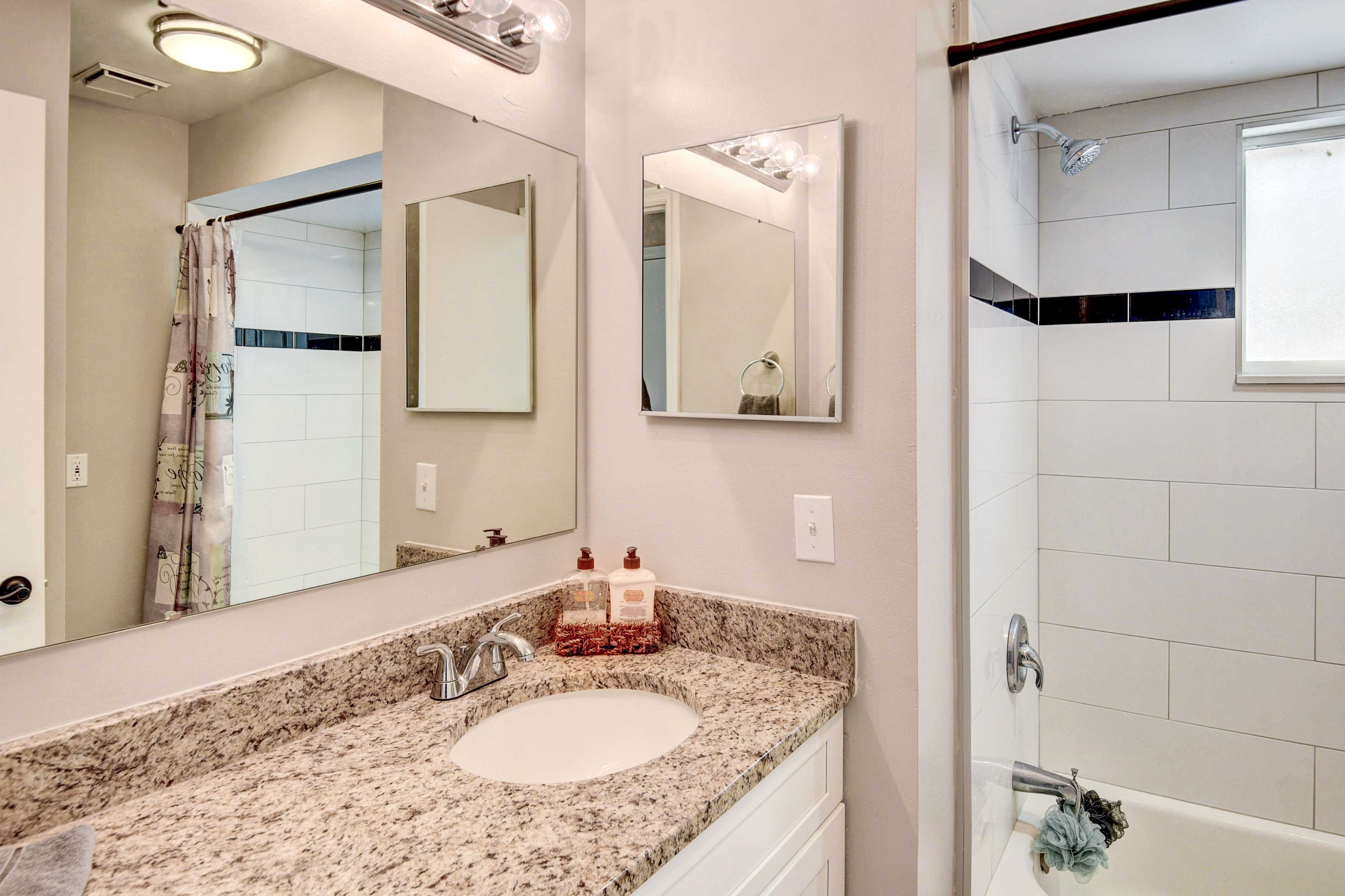 Full Bathroom | Complimentary Toiletries