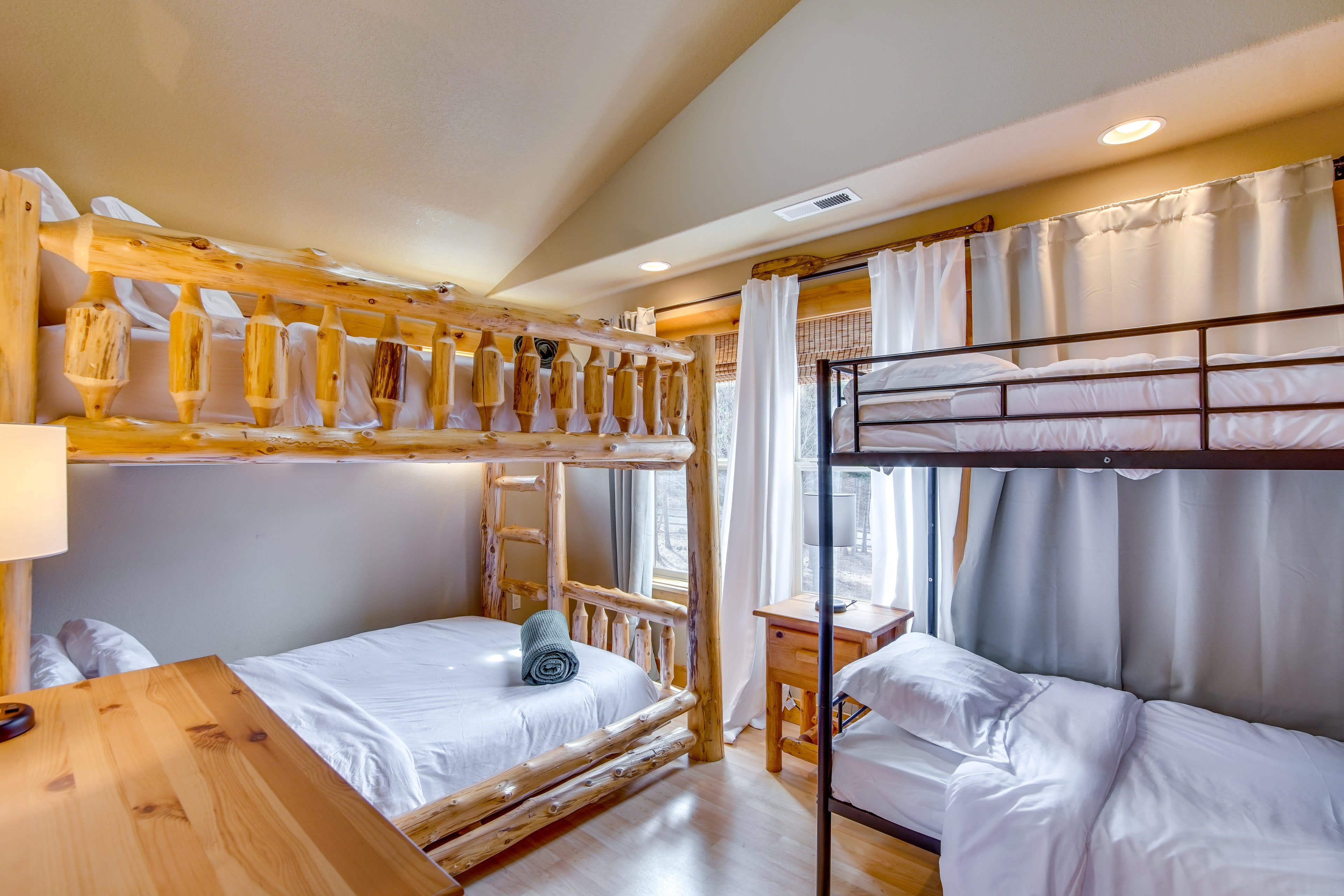 Bedroom 2 | Queen Bunk Bed | Twin Bunk Bed