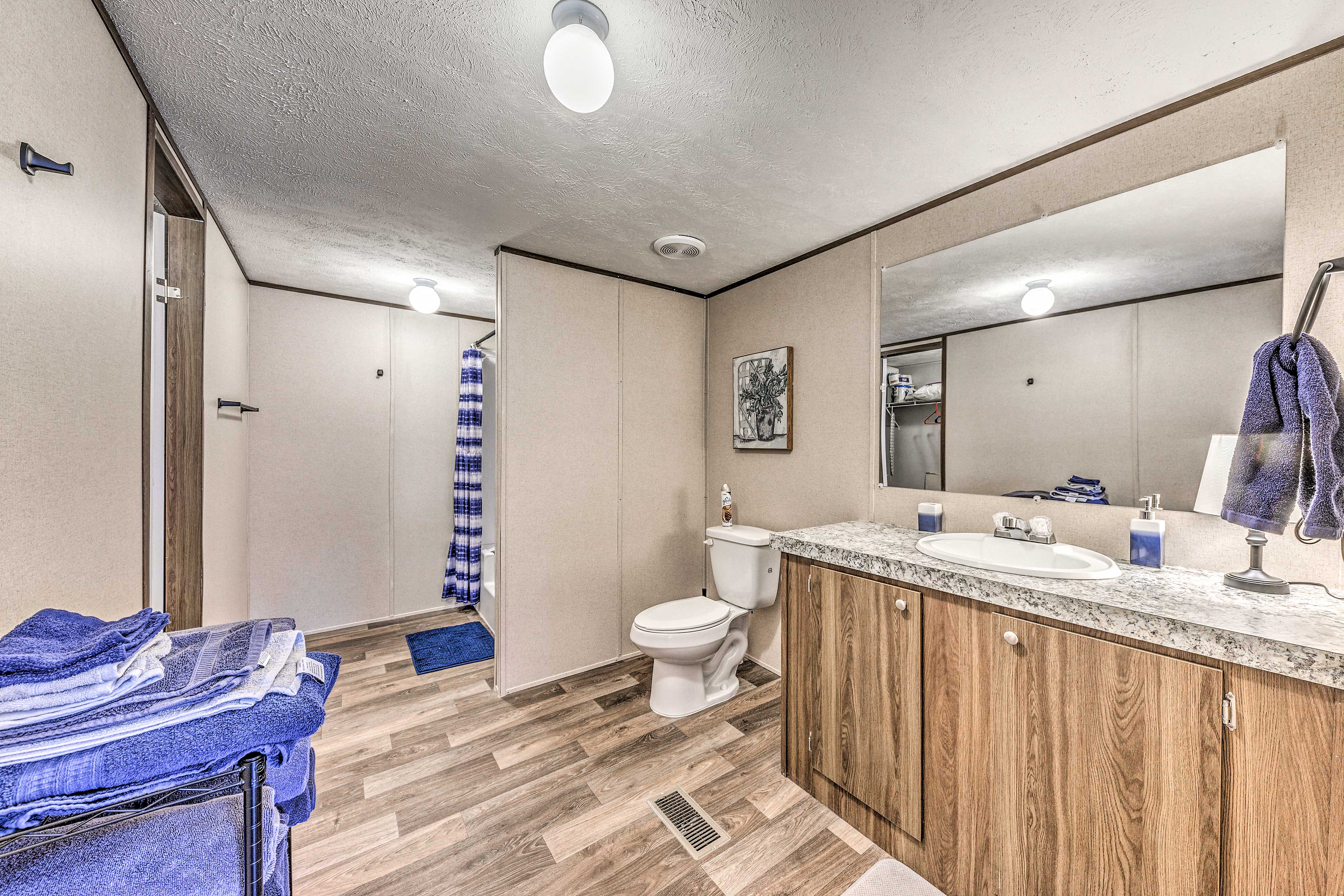 En-Suite Bathroom | Towels Provided