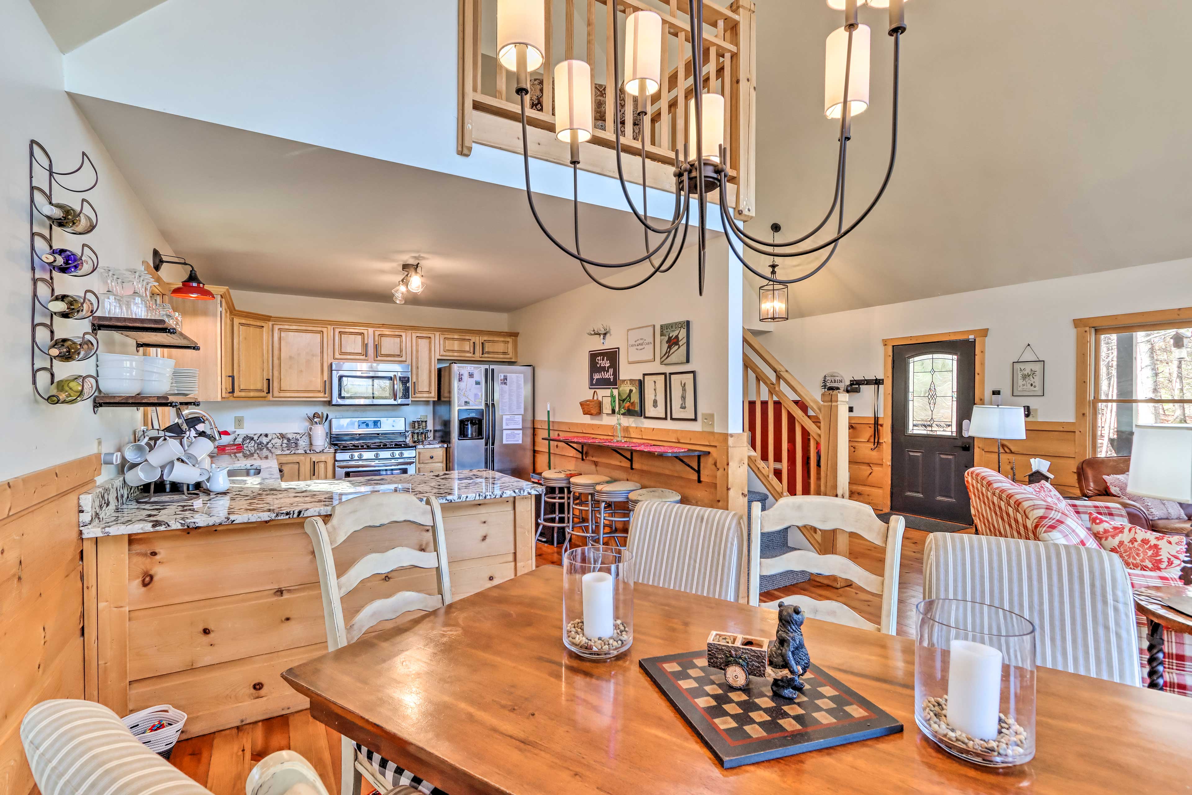 Dining Area | Dishware & Flatware Provided