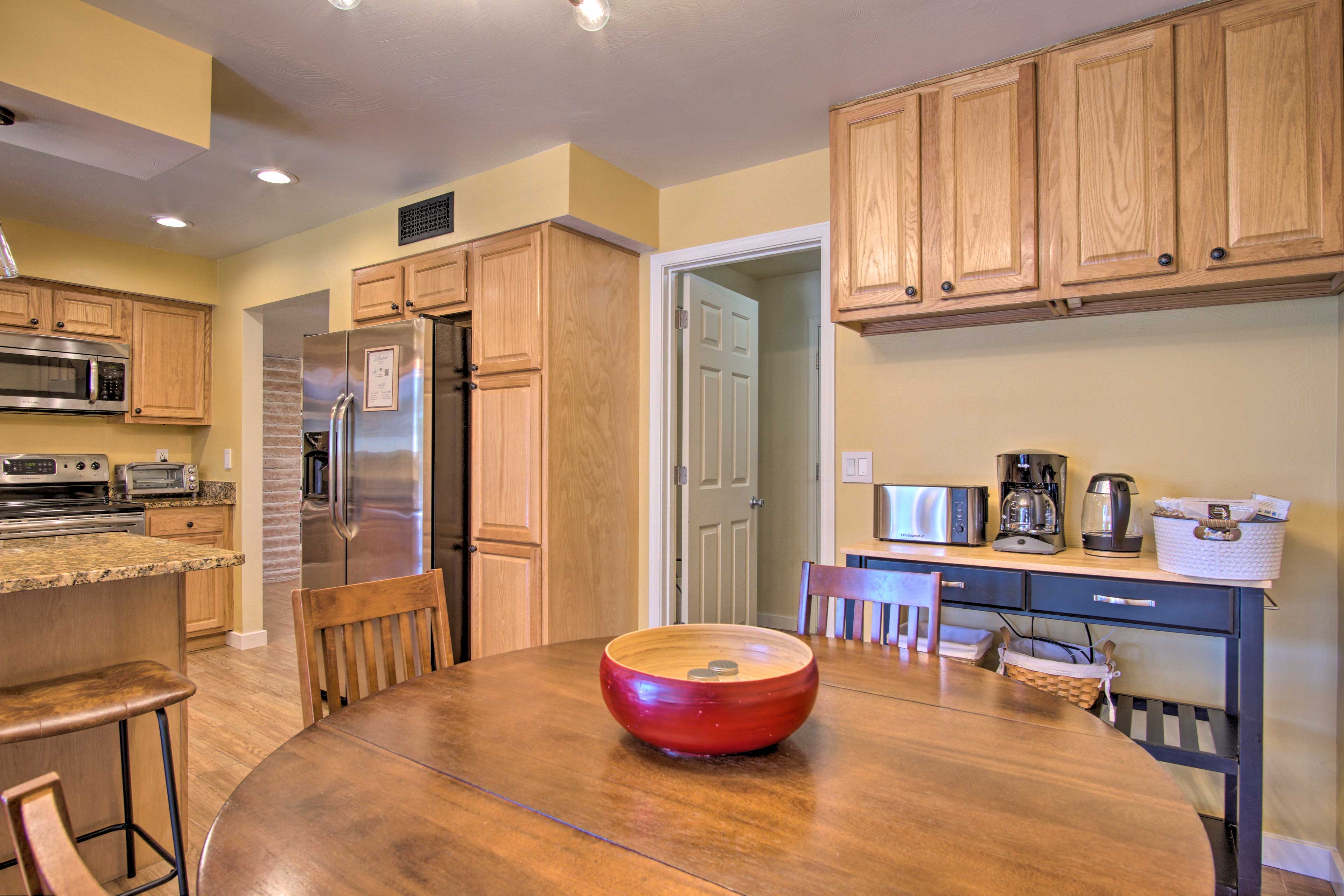 Dining Area | Dishware Provided