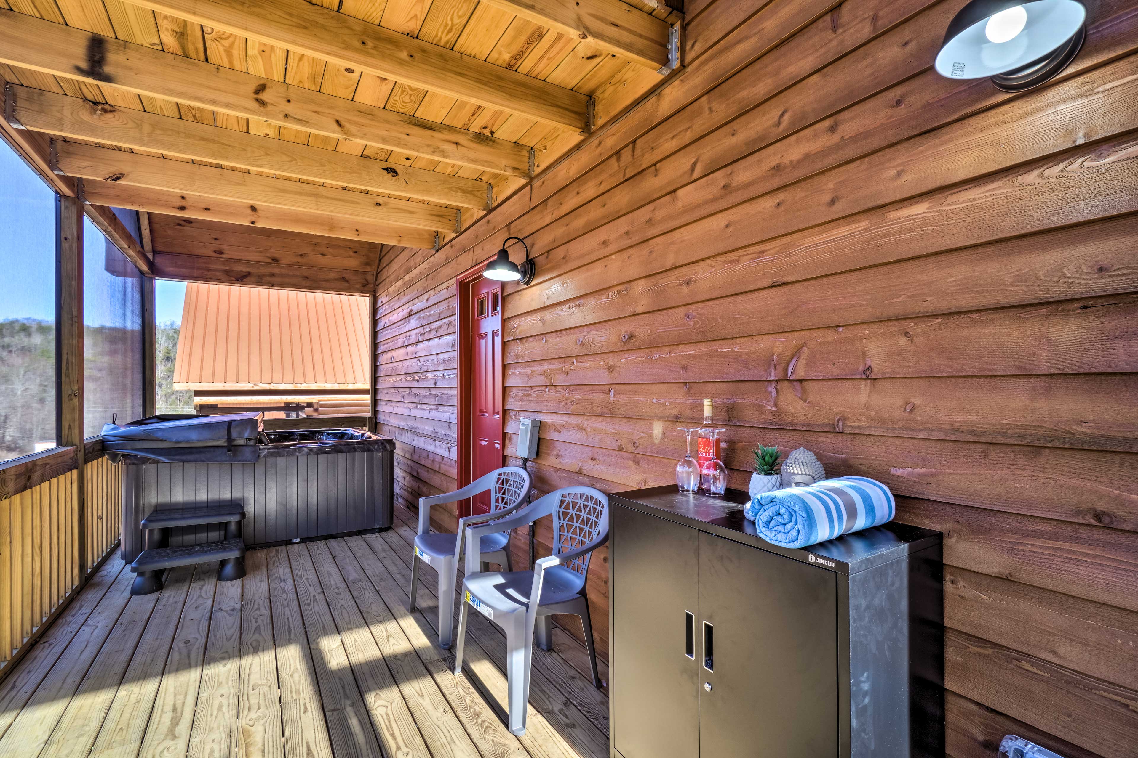 Screened Patio | Hot Tub