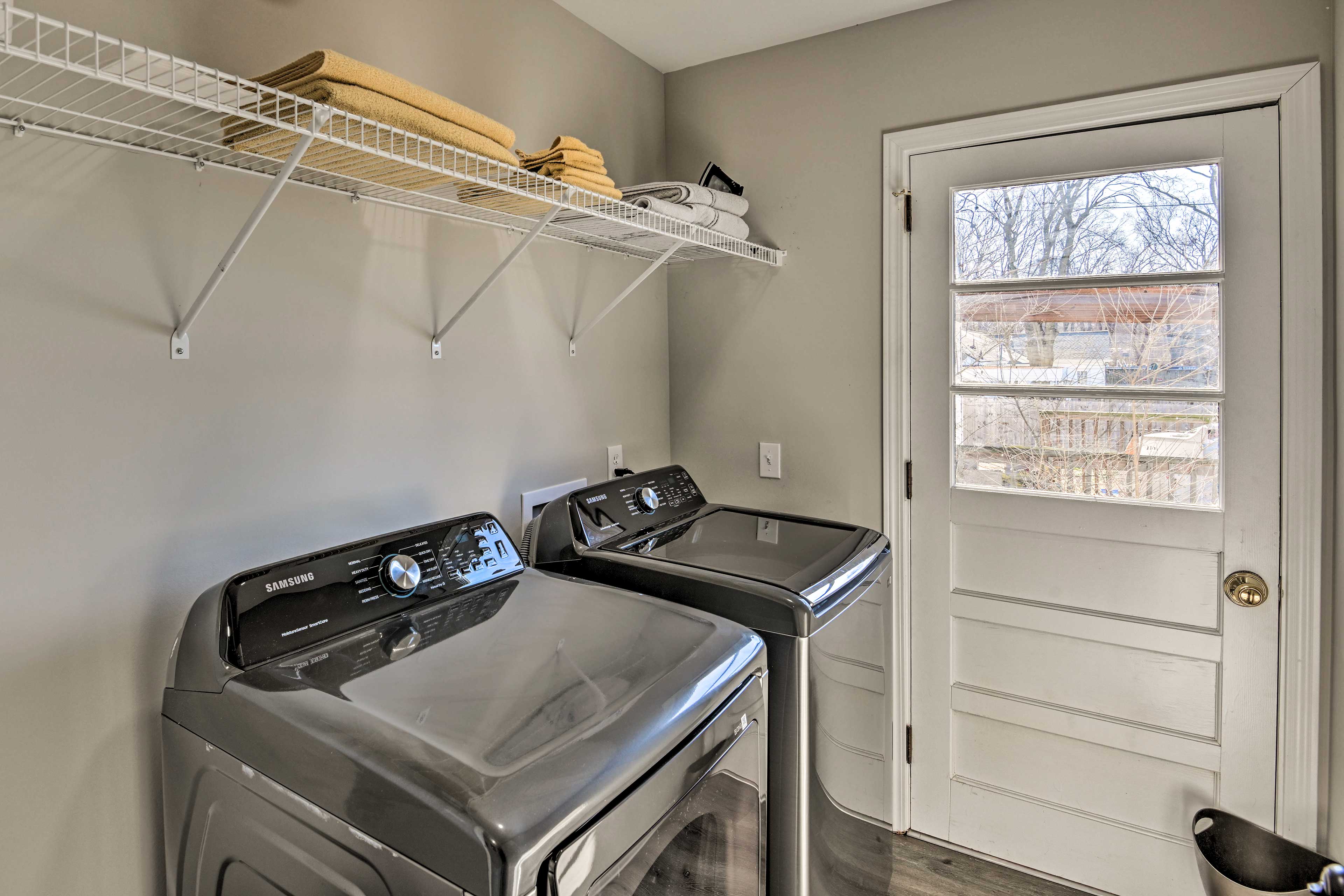 Washer & Dryer | Linens Provided