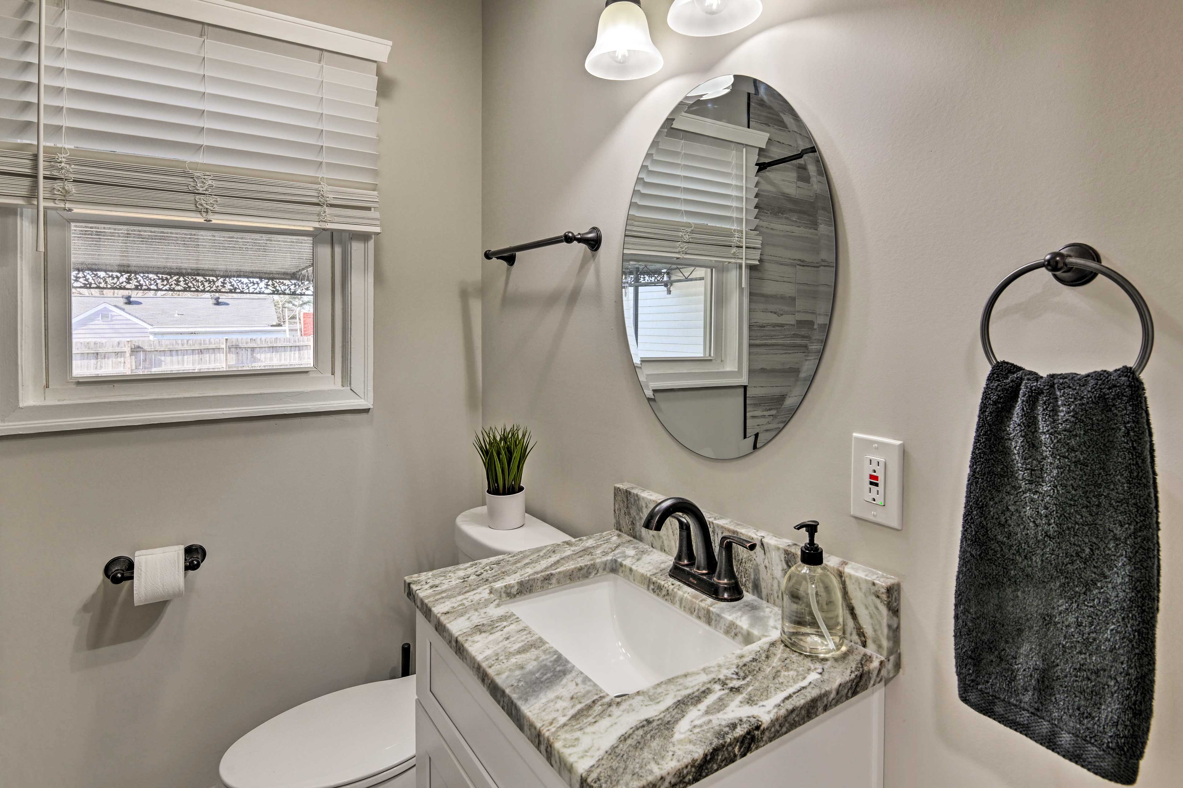 Full Bathroom | Complimentary Toiletries | Hair Dryer