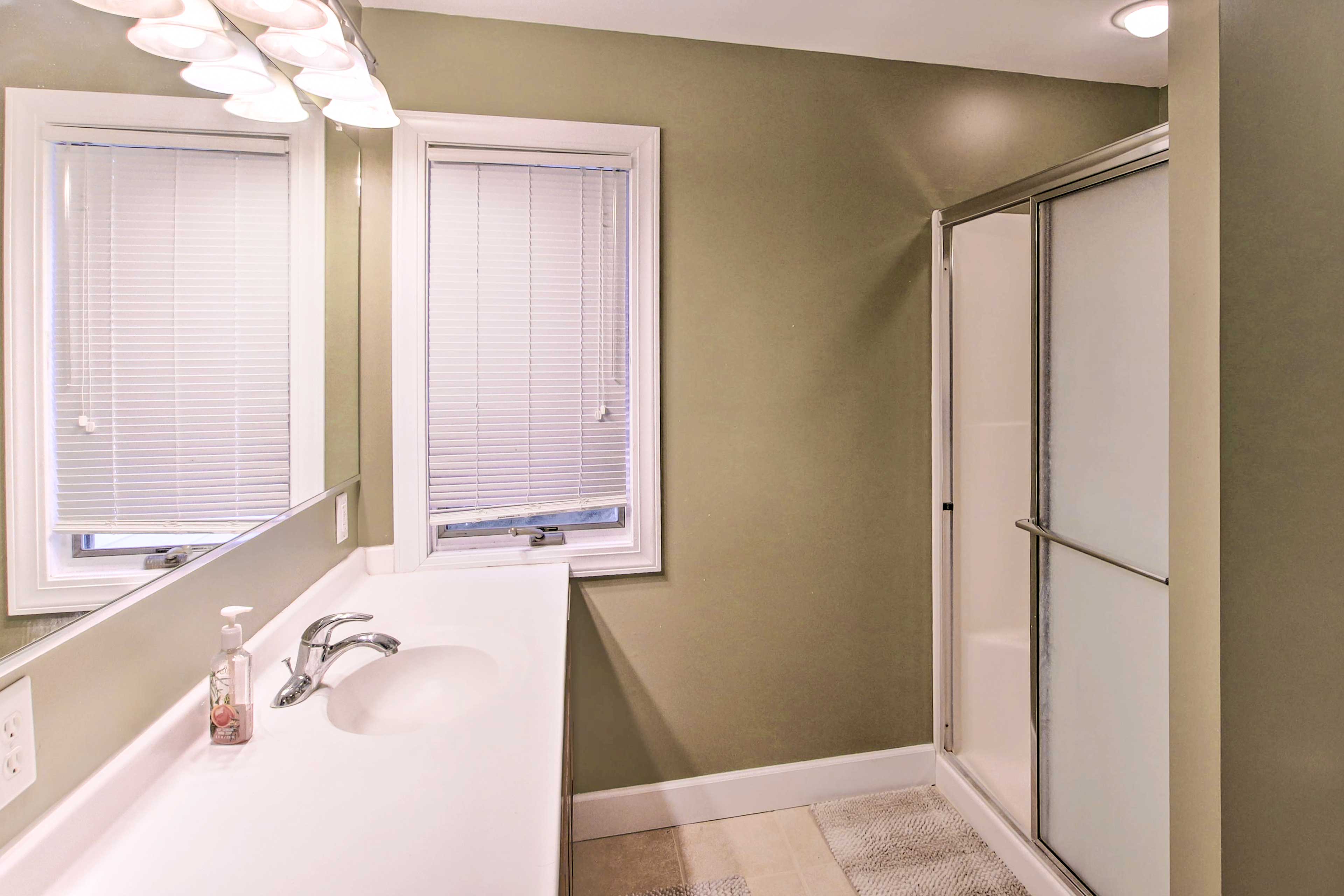 En-Suite Bathroom | Towels Provided