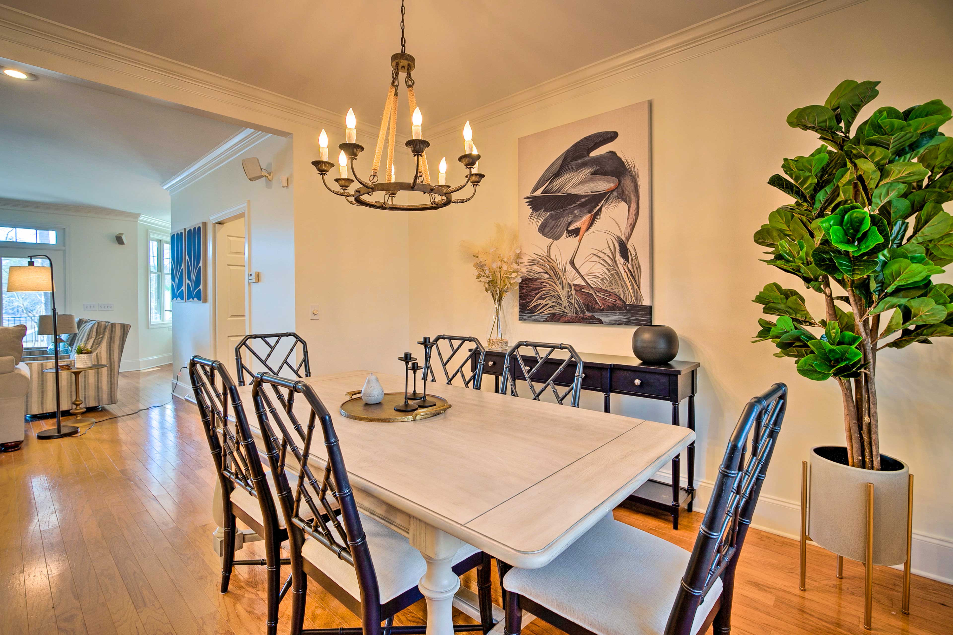 Dining Area | Dishware/Flatware Provided