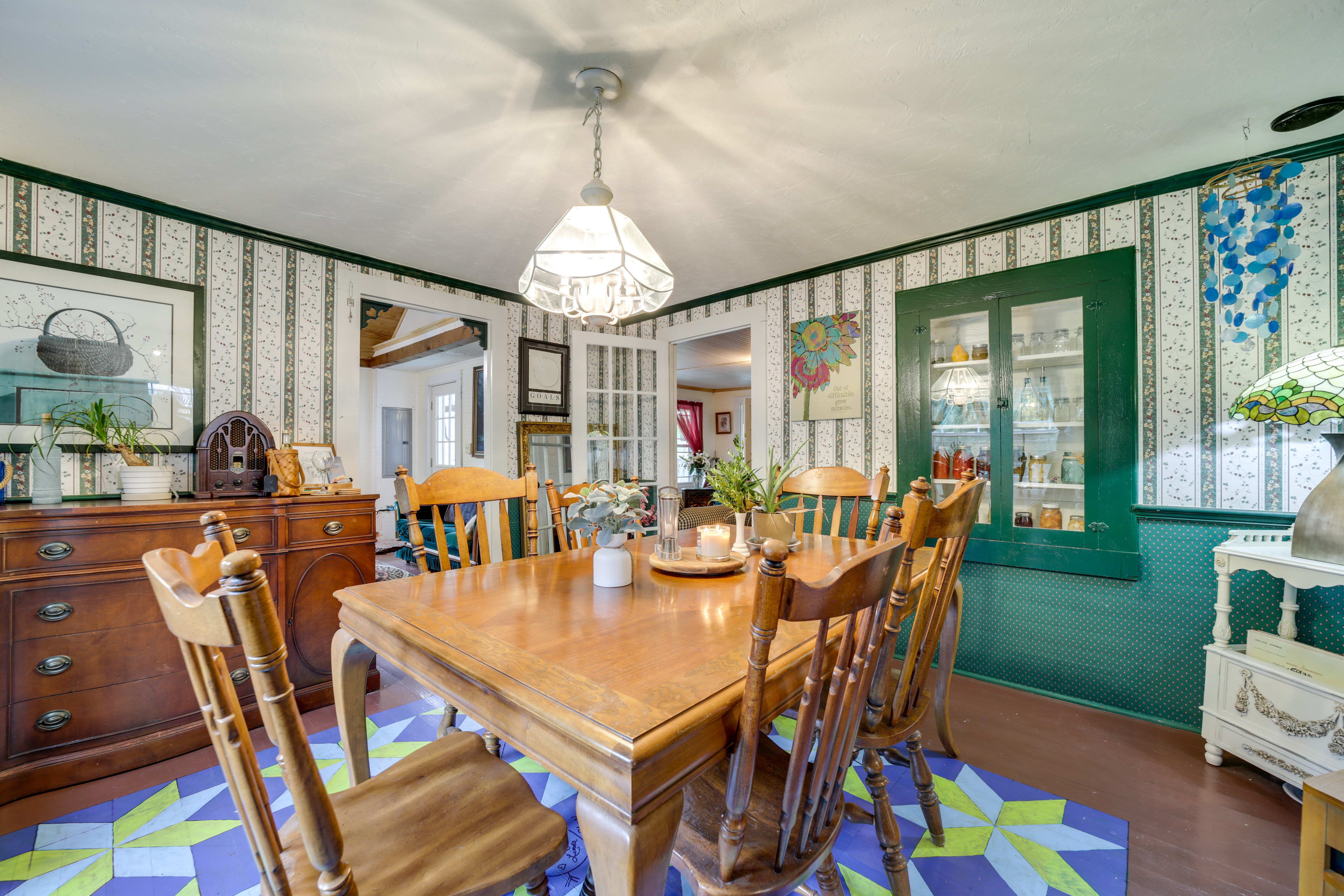 Dining Area | Dishware/Flatware | Trash Bags/Paper Towels