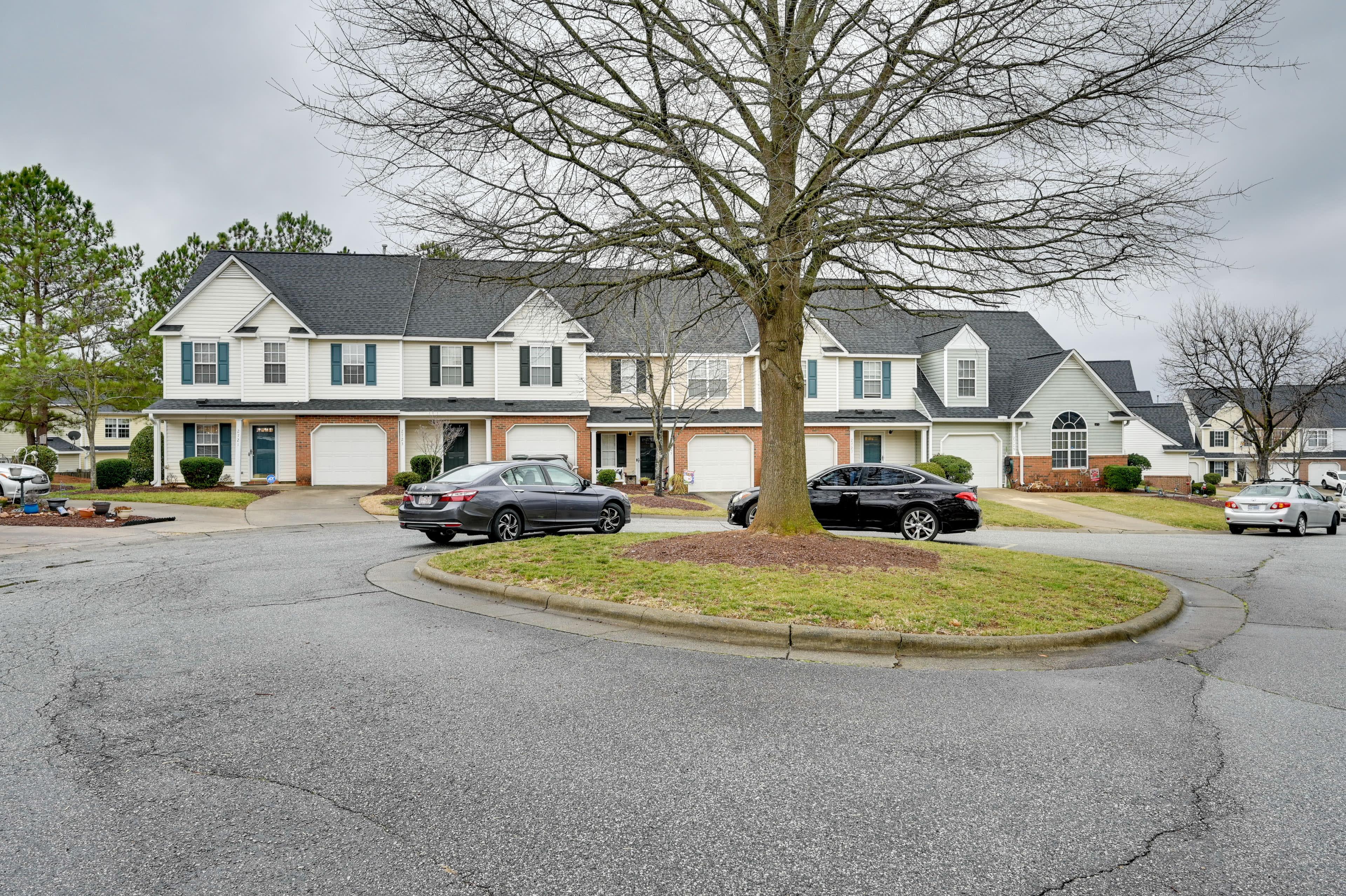 Parking | Driveway (1 Vehicle) | Free Street Parking