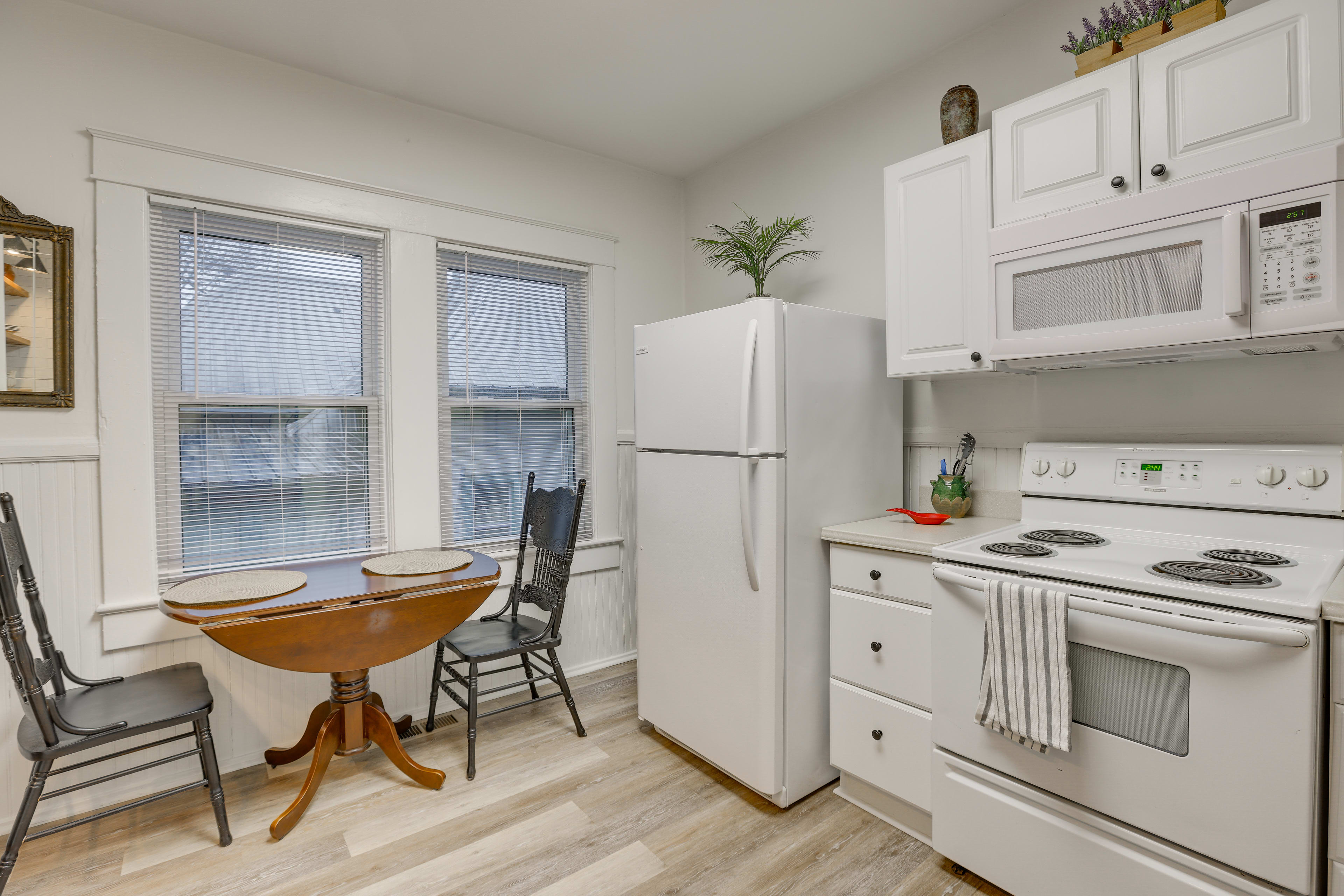 Kitchen | Dining Area | Dishwasher | Cooking Basics