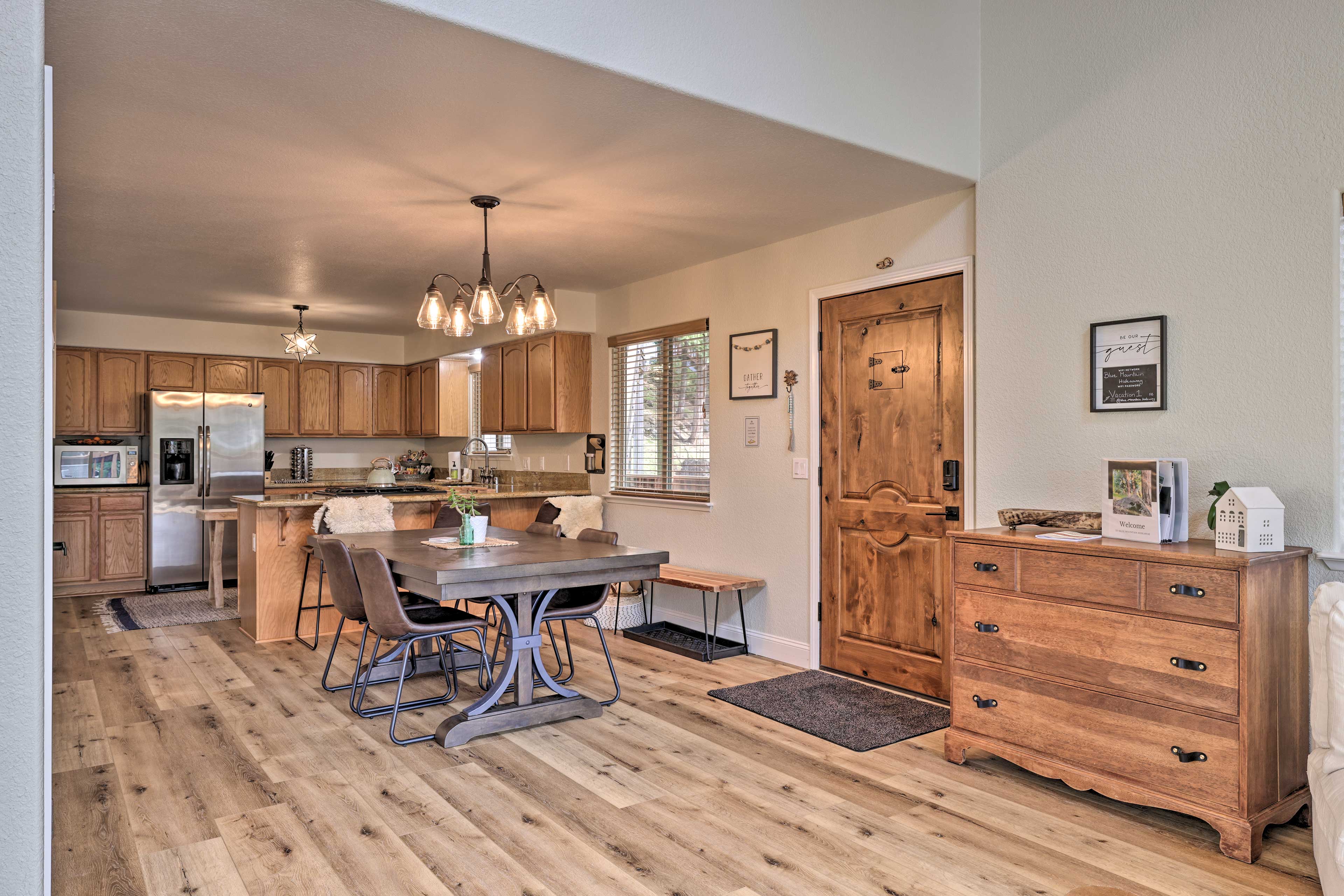 Dining Room | Dishware/Flatware Provided