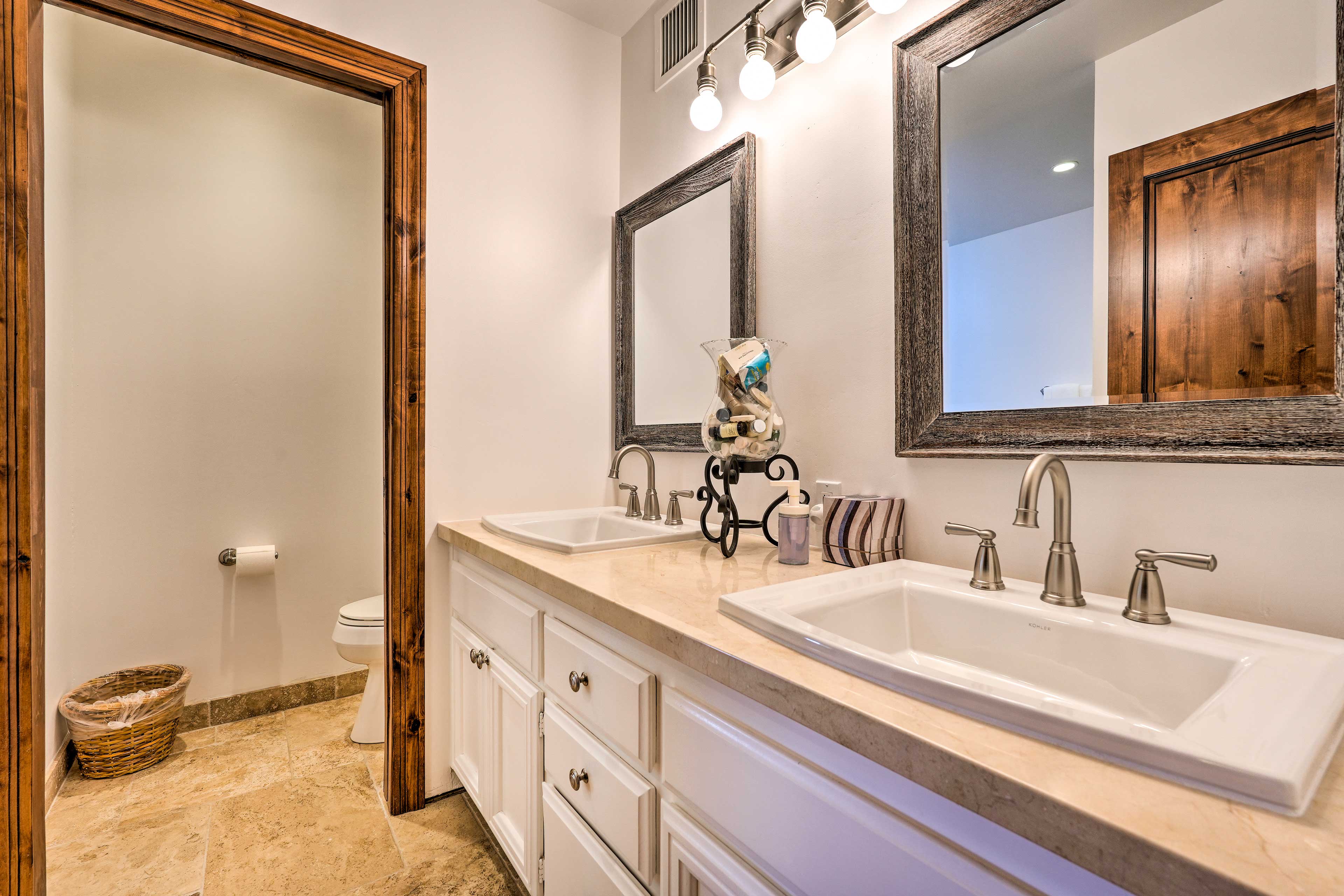 Full Bathroom | Complimentary Toiletries