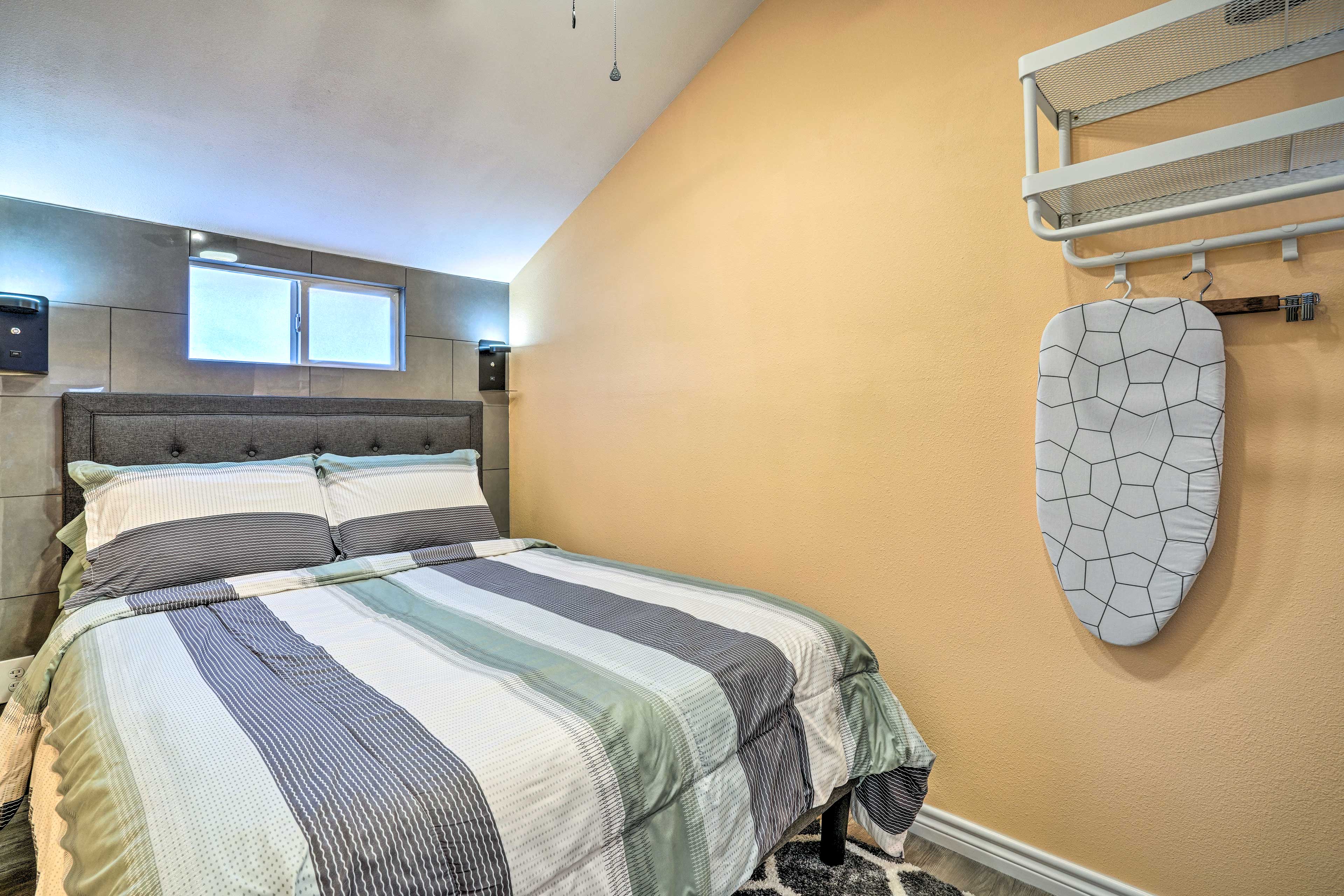 Bedroom | Full Bed | Smart TV | Linens Provided