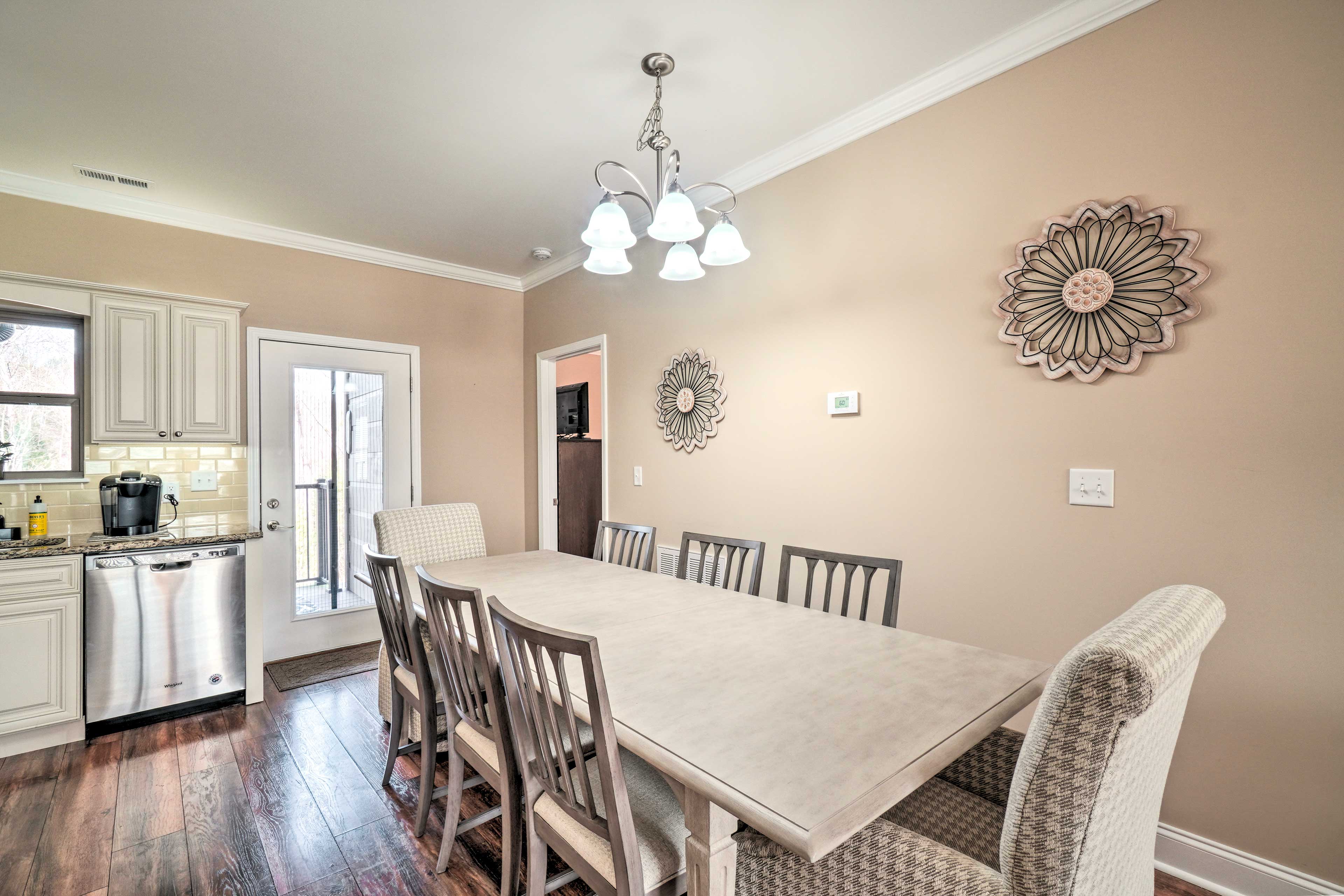 Dining Area | Dishware & Flatware Provided