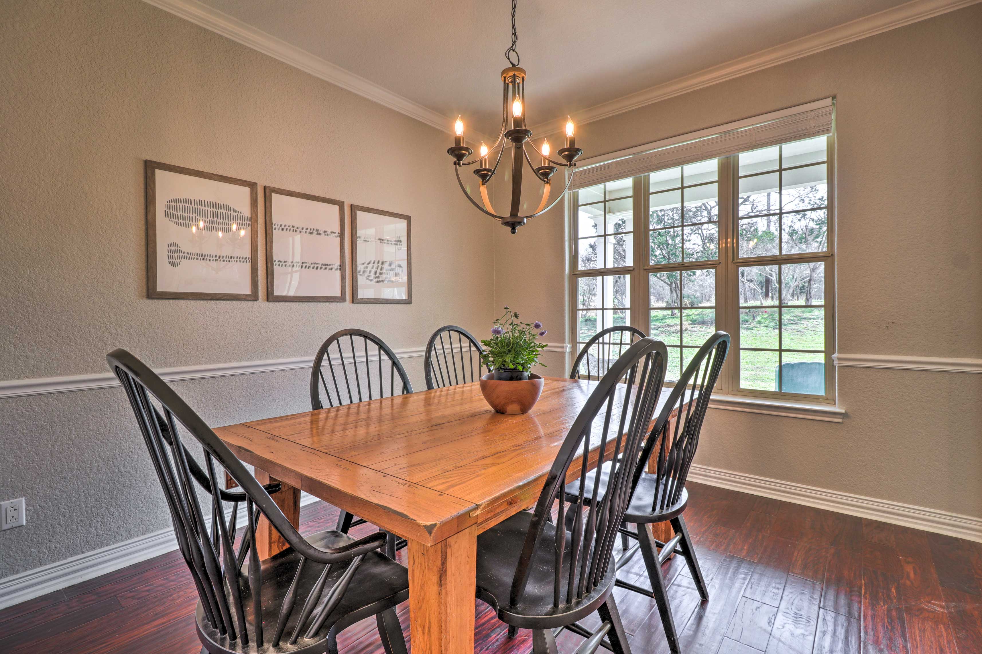 Dining Room | Dishware & Flatware Provided