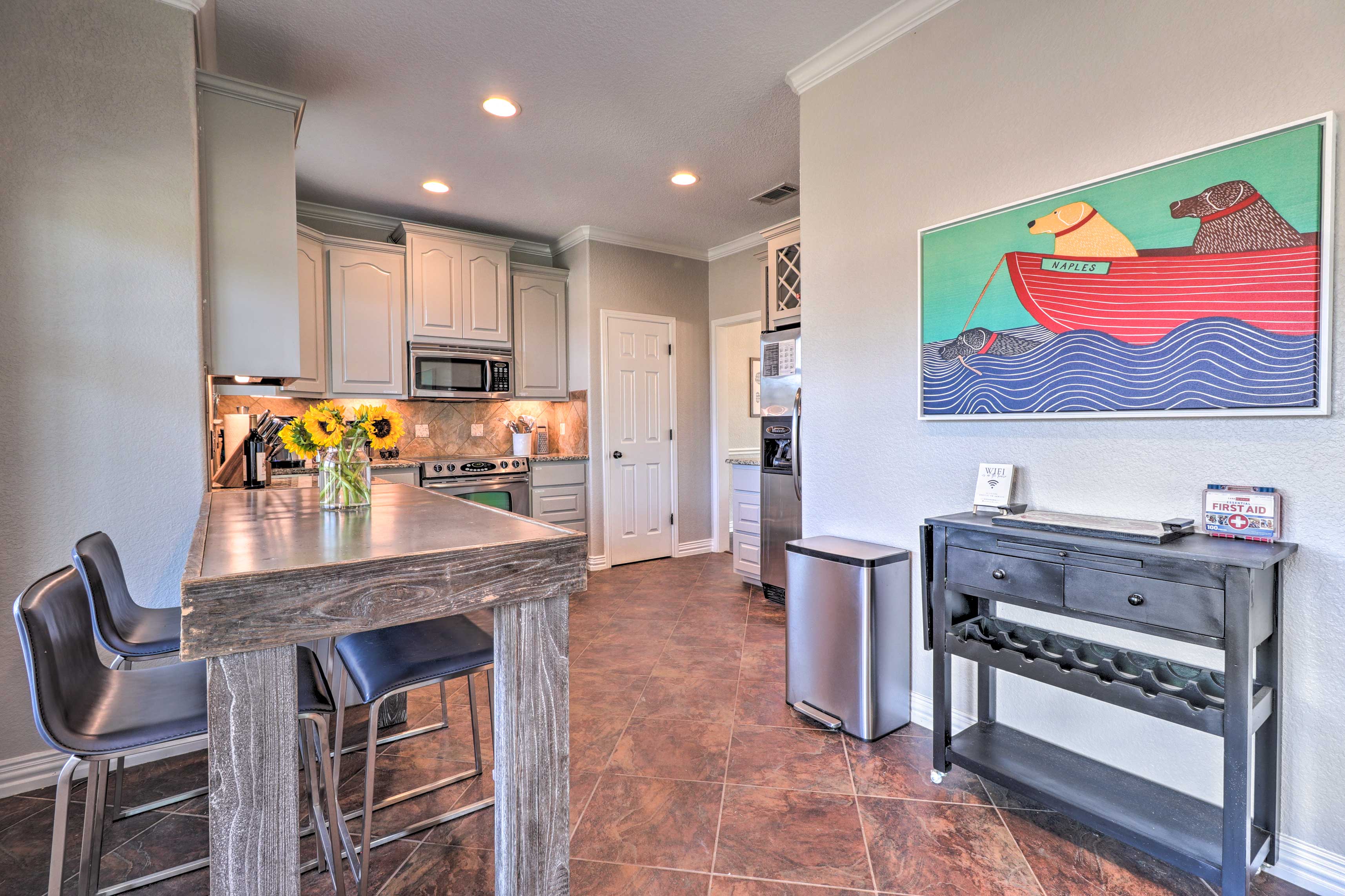 Dining Area | Dishware & Flatware Provided