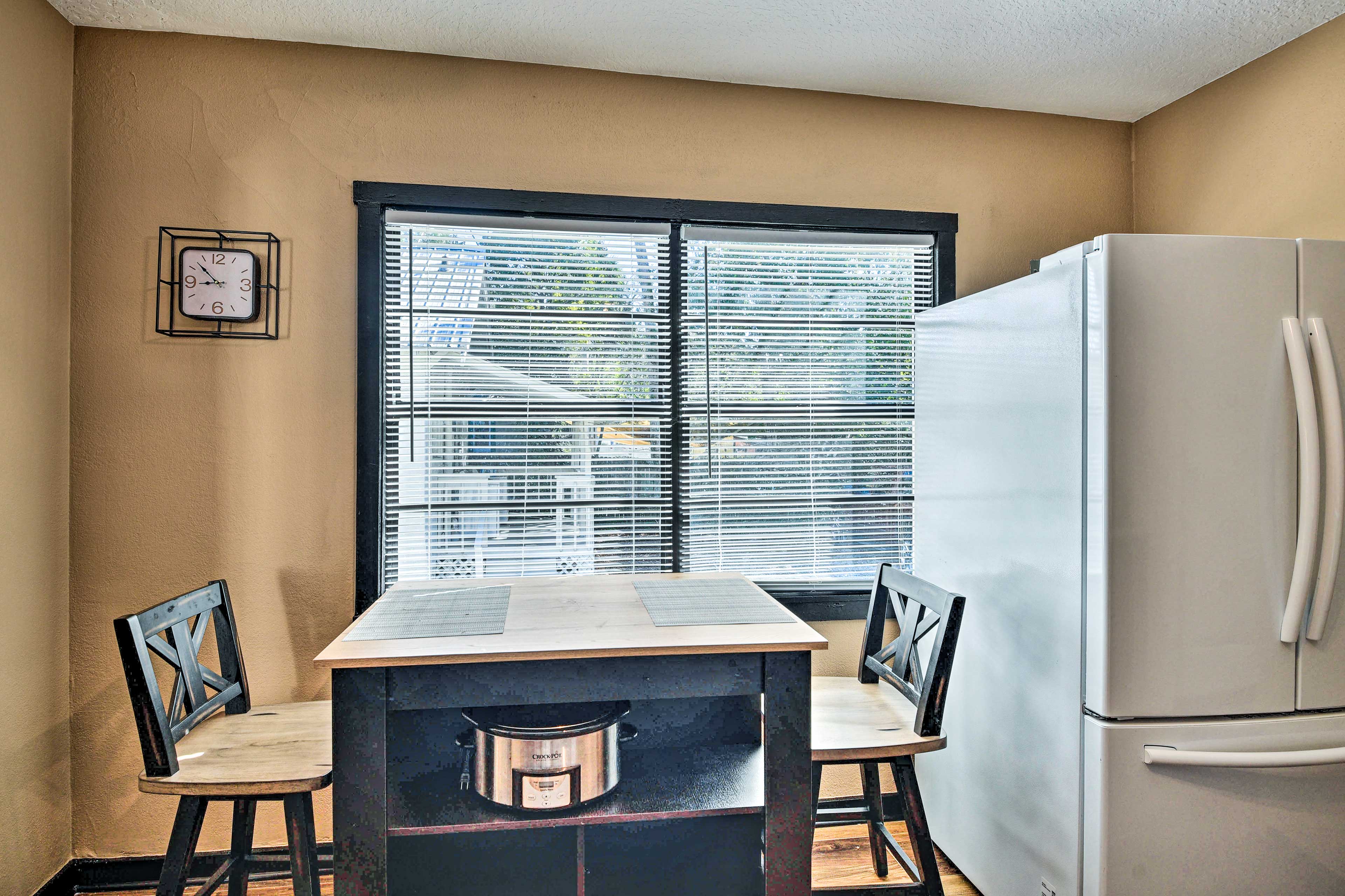 Kitchen & Dining Area