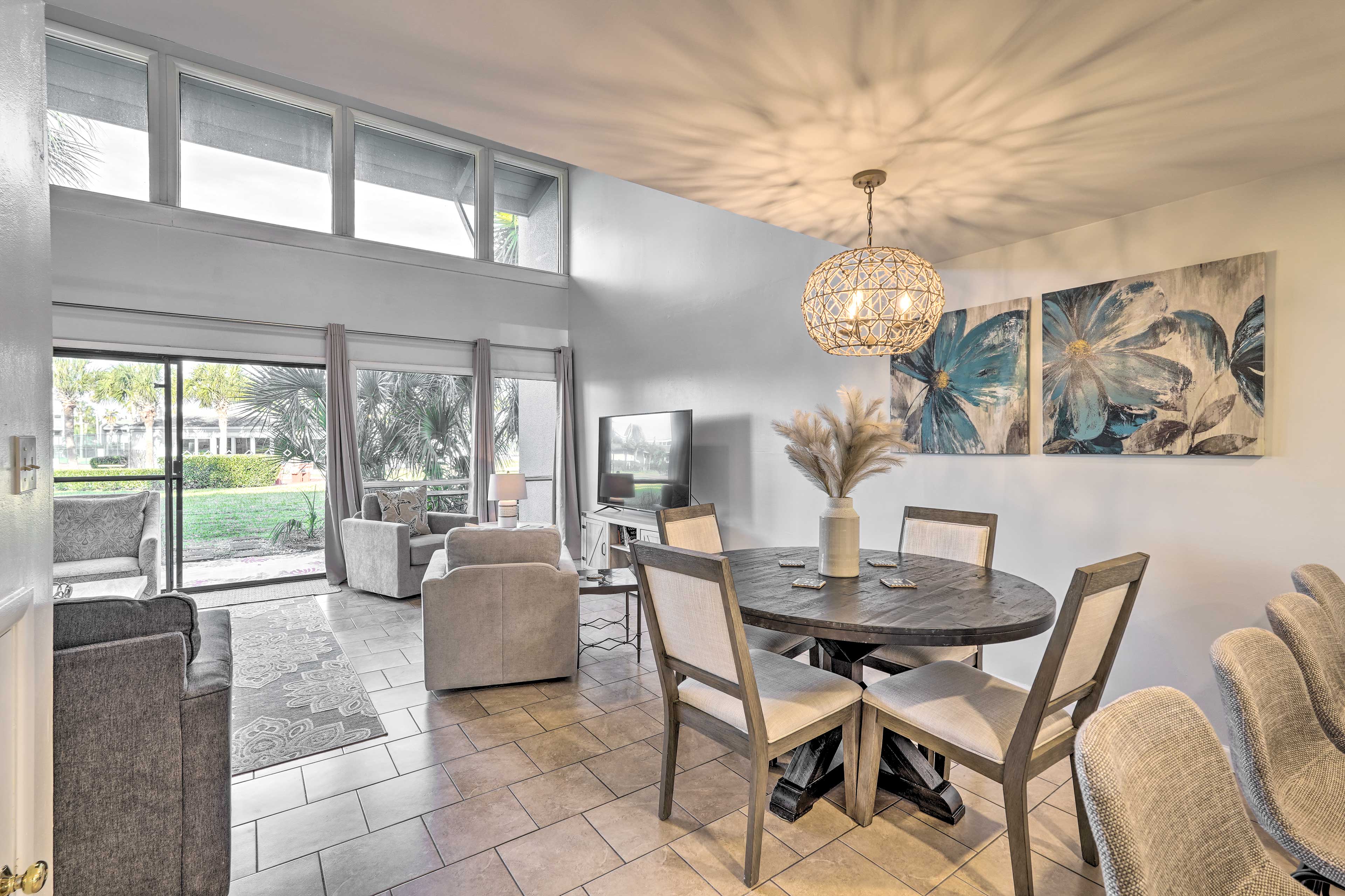 Dining Area | Dining Table | Dishware/Flatware