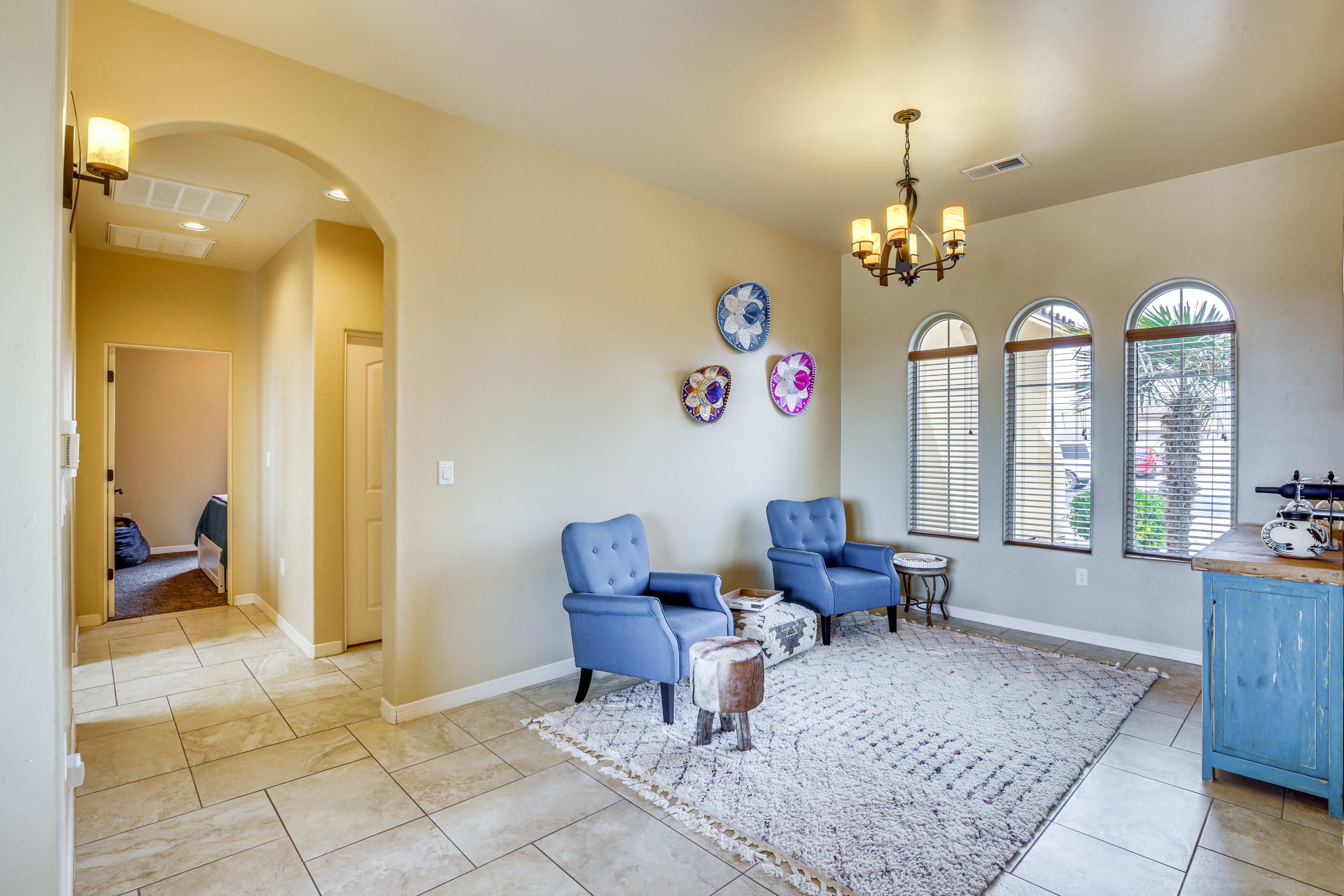 Sitting Room/Front Entry