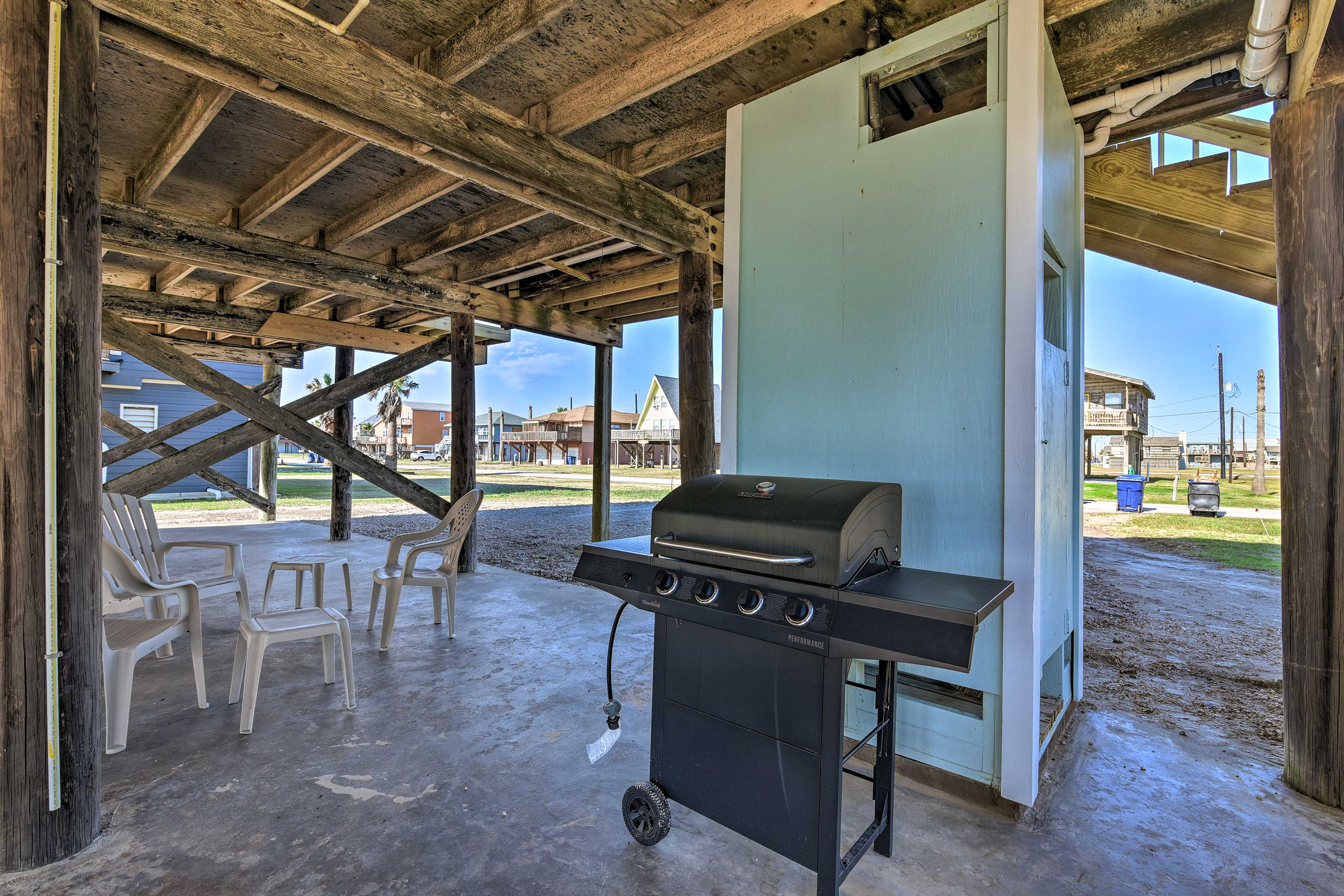 Covered Patio | Gas Grill | Seating