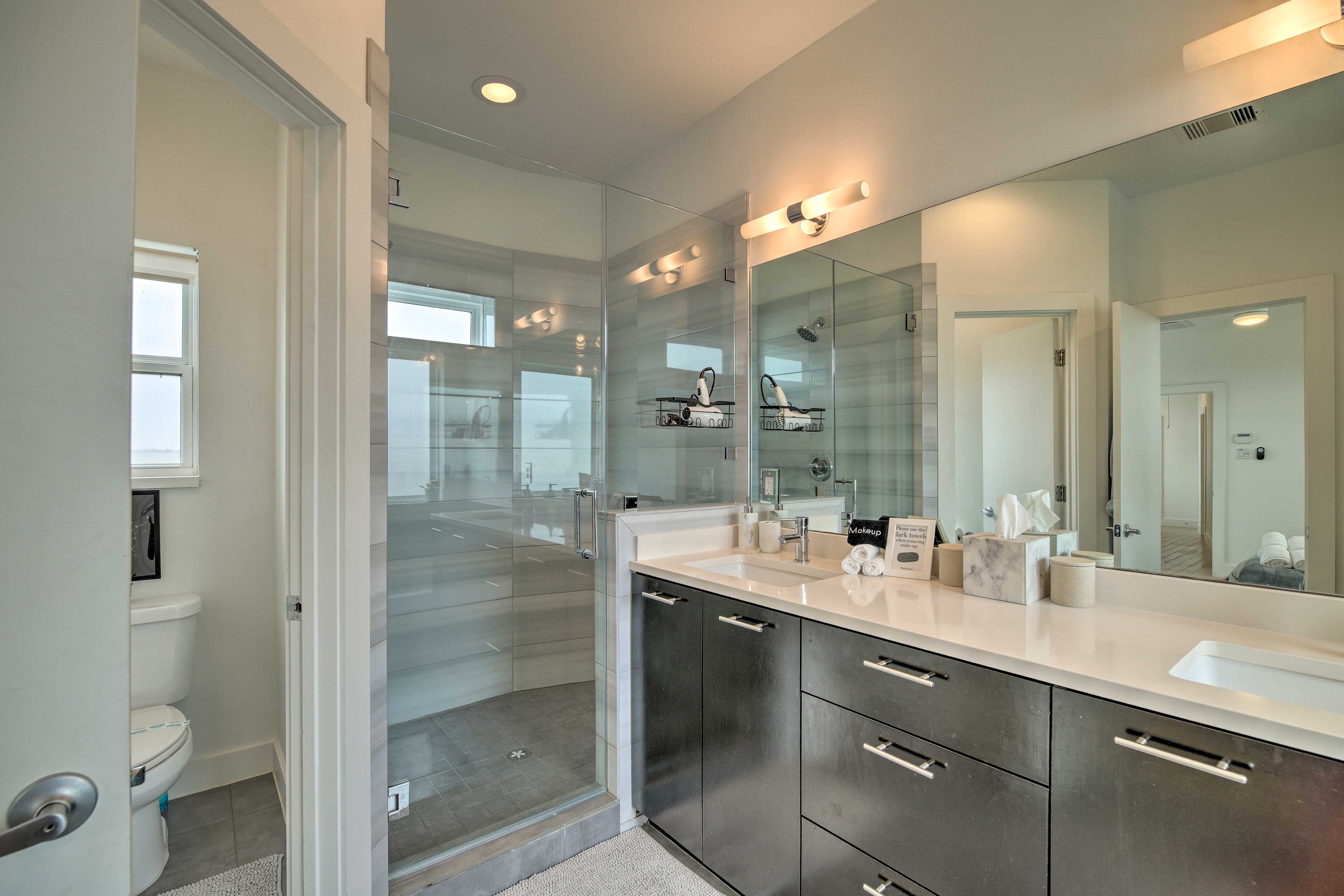 En-Suite Bathroom | Access Via Bedroom 1 | Complimentary Toiletries